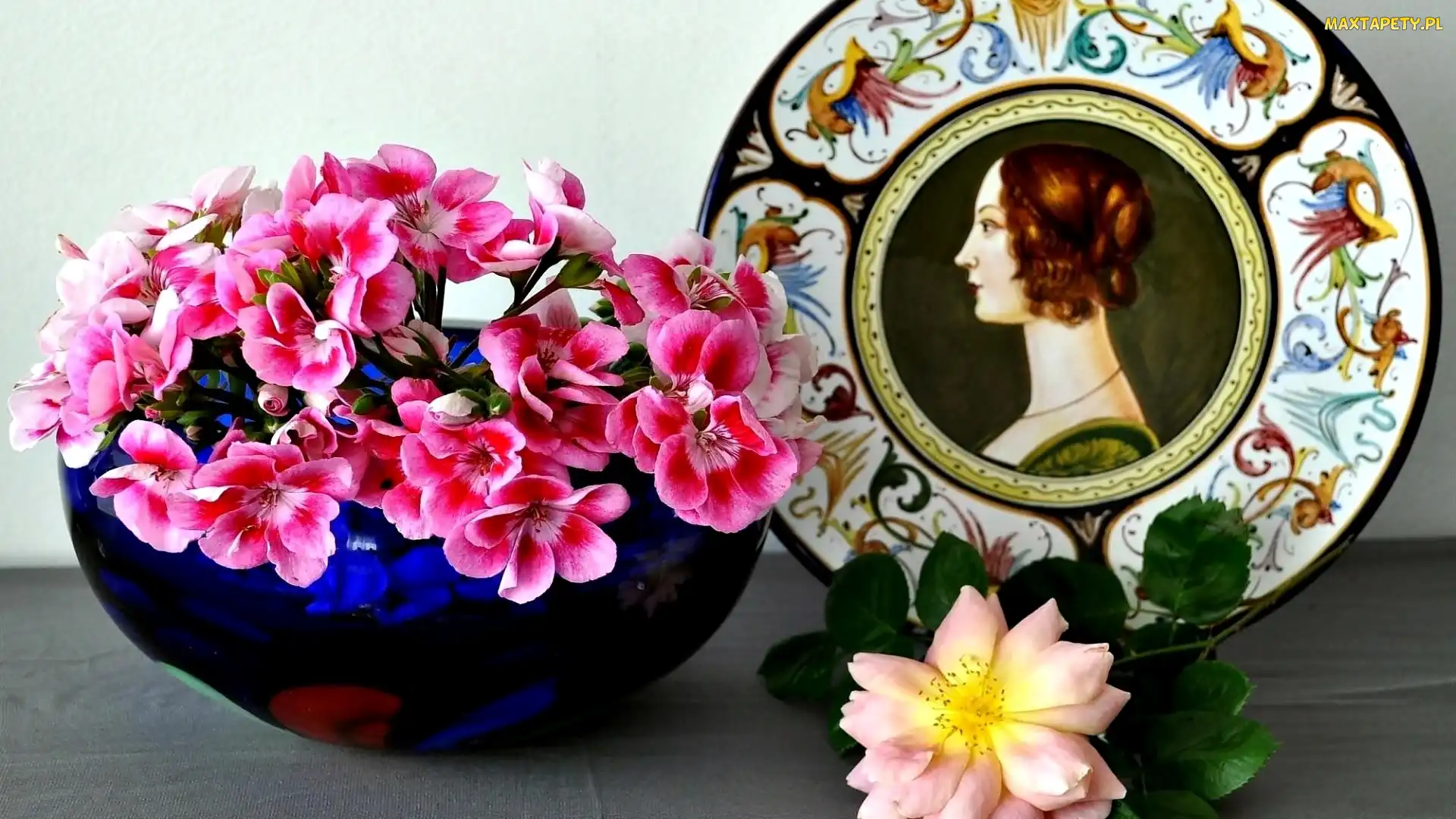 Pelargonie, Róża, Talerz, Ozdobny, Kompozycja