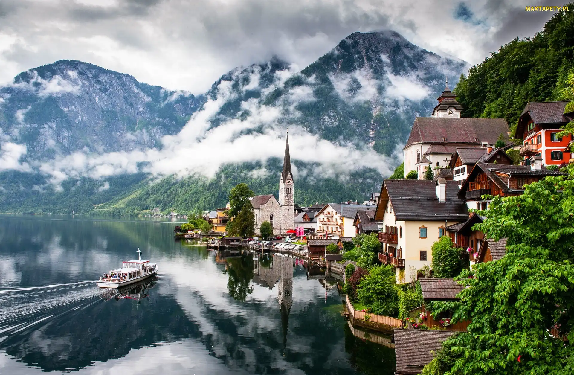 Austria, Hallstatt, Budynki, Jezioro Hallstättersee, Chmury, Góry
