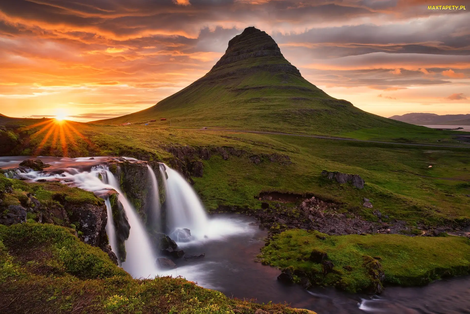 Islandia, Promienie słońca, Wodospad Kirkjufellsfoss, Góra Kirkjufell