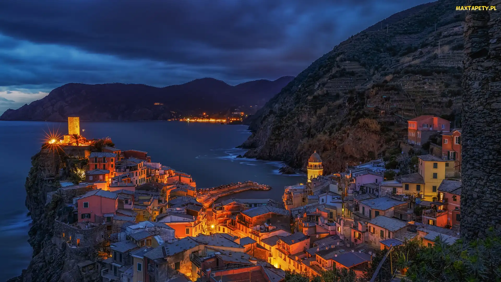 Morze, Domy, Vernazza, Góry, Oświetlone, Włochy, Riviera Liguryjska