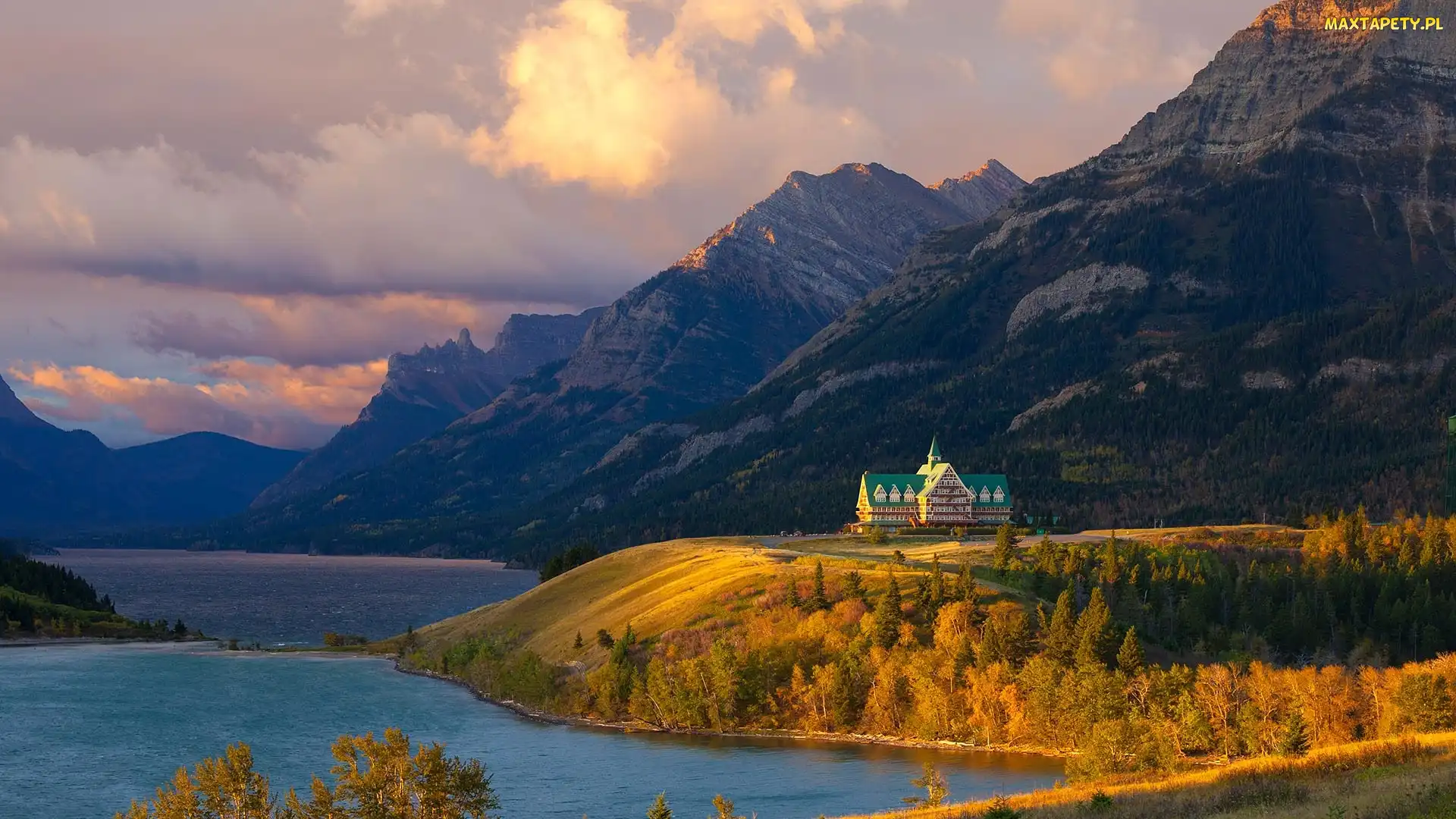 Prowincja Alberta, Kanada, Lasy, Hotel Księcia Walii Prince of Wales, Jezioro Upper Waterton, Góry, Park Narodowy Waterton Lakes
