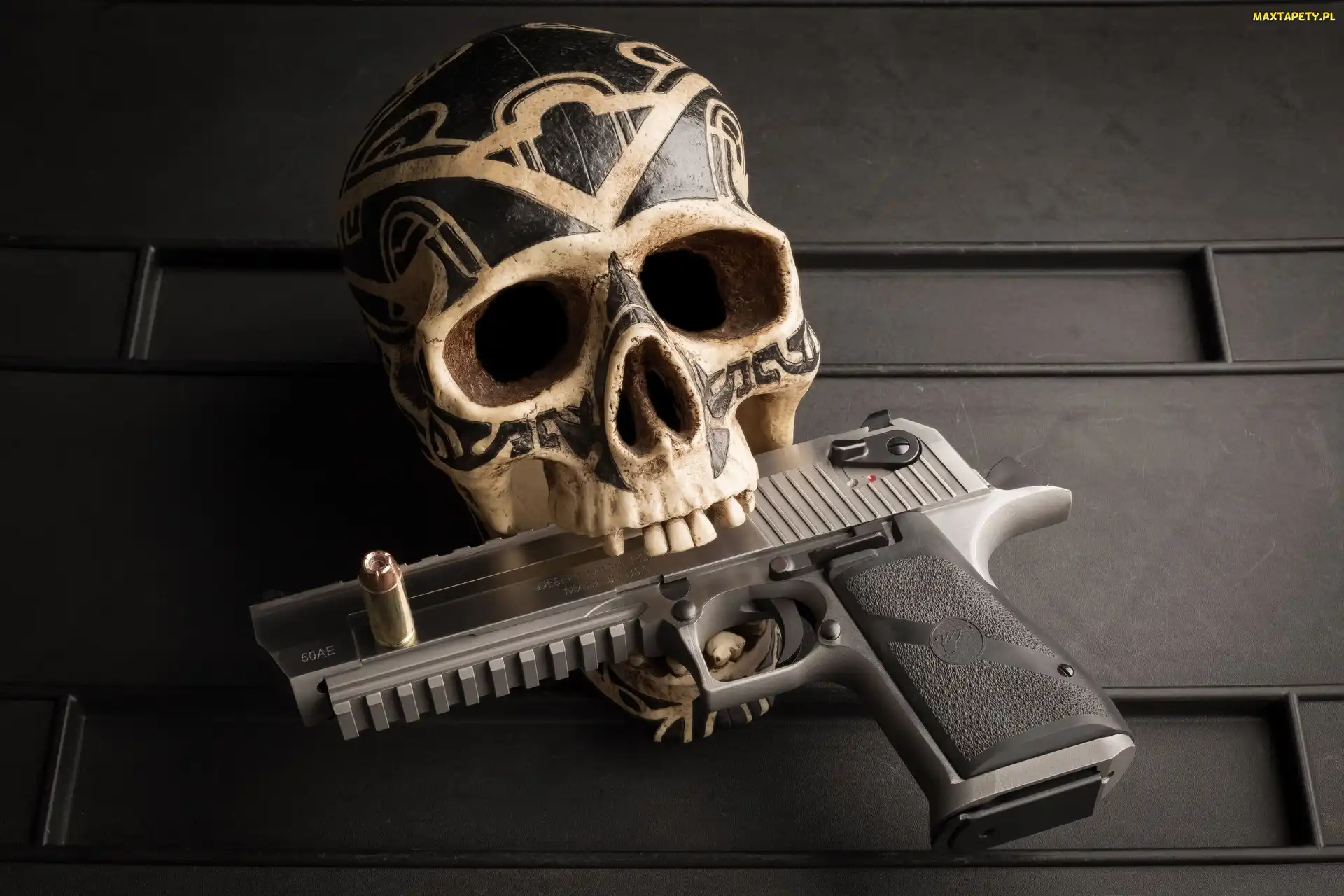 Czaszka, Pistolet