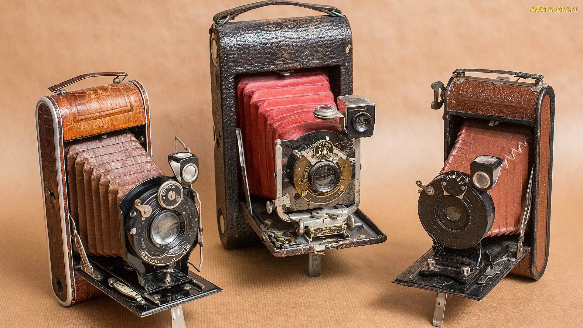 Antyki, Eastman Kodak Company, Trzy, Aparaty fotograficzne