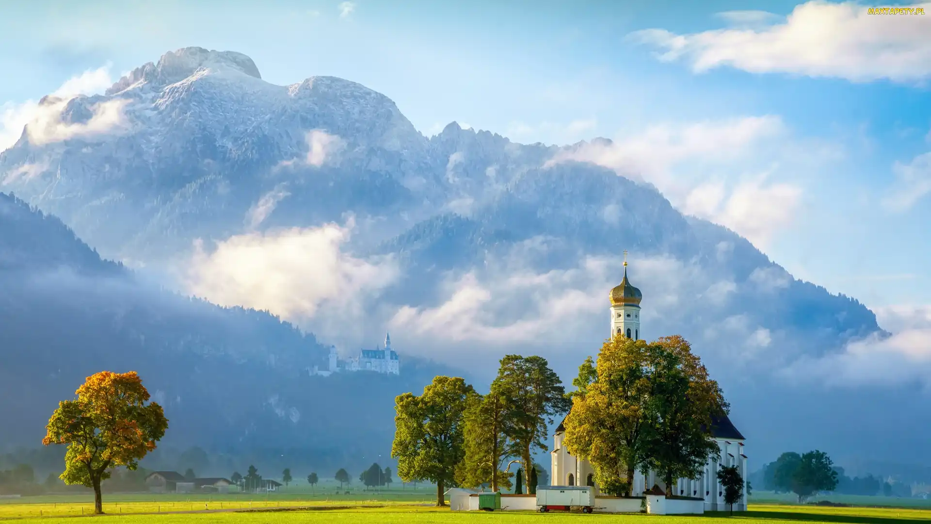 Drzewa, Bawaria, Alpy, Schwangau, Niemcy, Zamek Neuschwanstein, Mgła, Masyw Tegelberg, Chmury, Kościół św. Kolomana