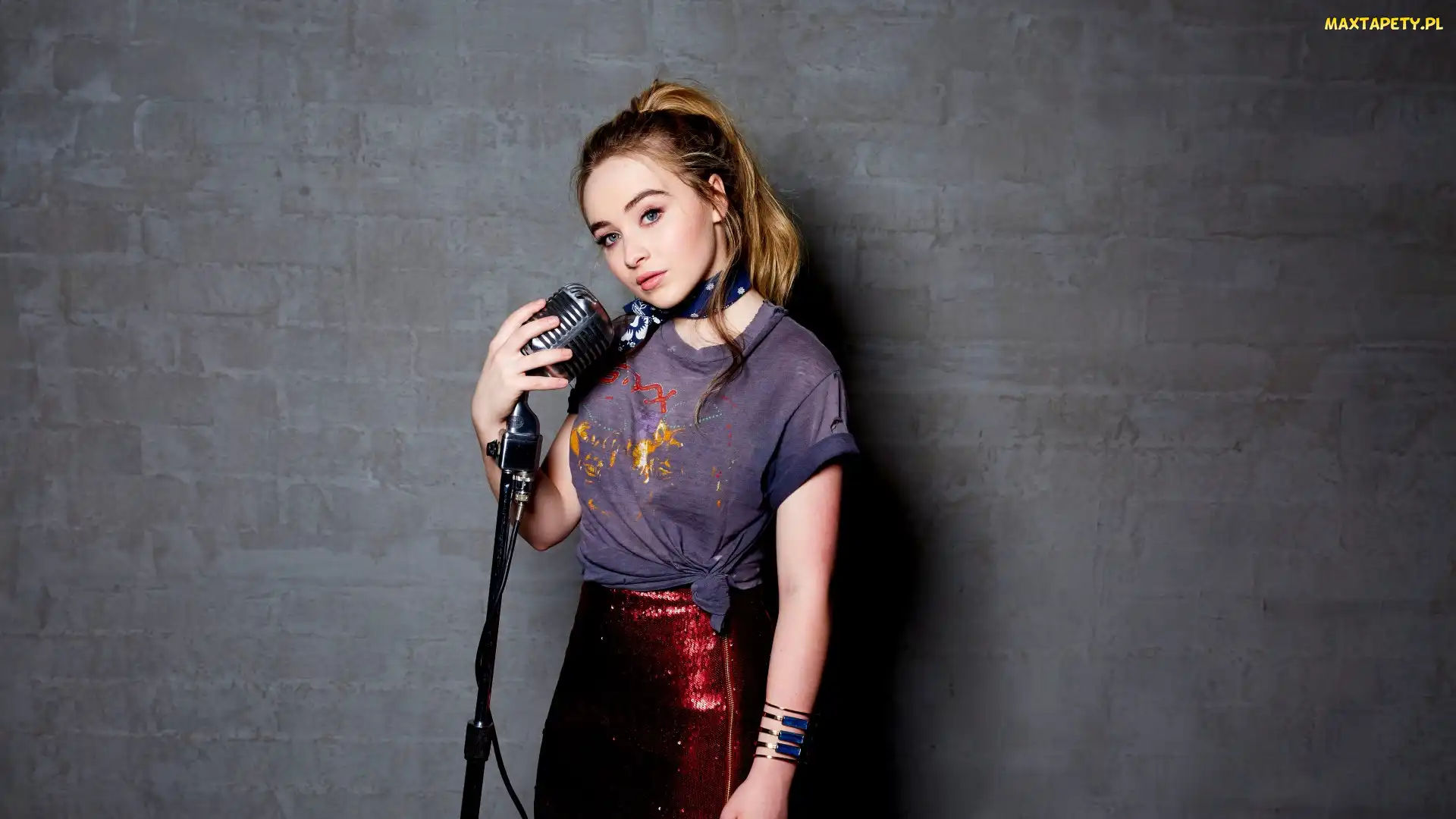 Mikrofon, Piosenkarka, Sabrina Carpenter, Dziewczyna