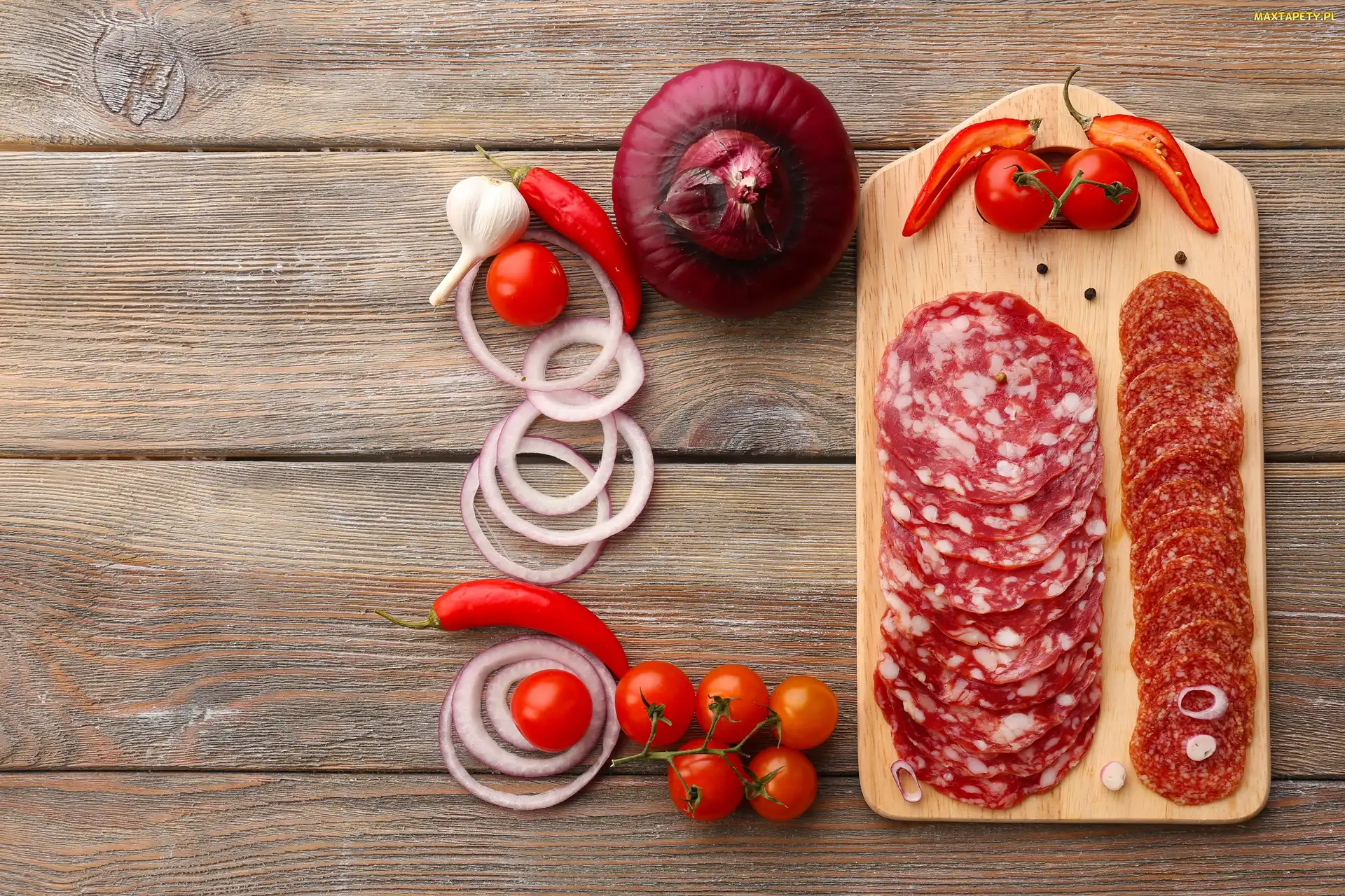 Plasterki, Salami, Czosnek, Papryczki, Pomidorki, Cebula, Deska