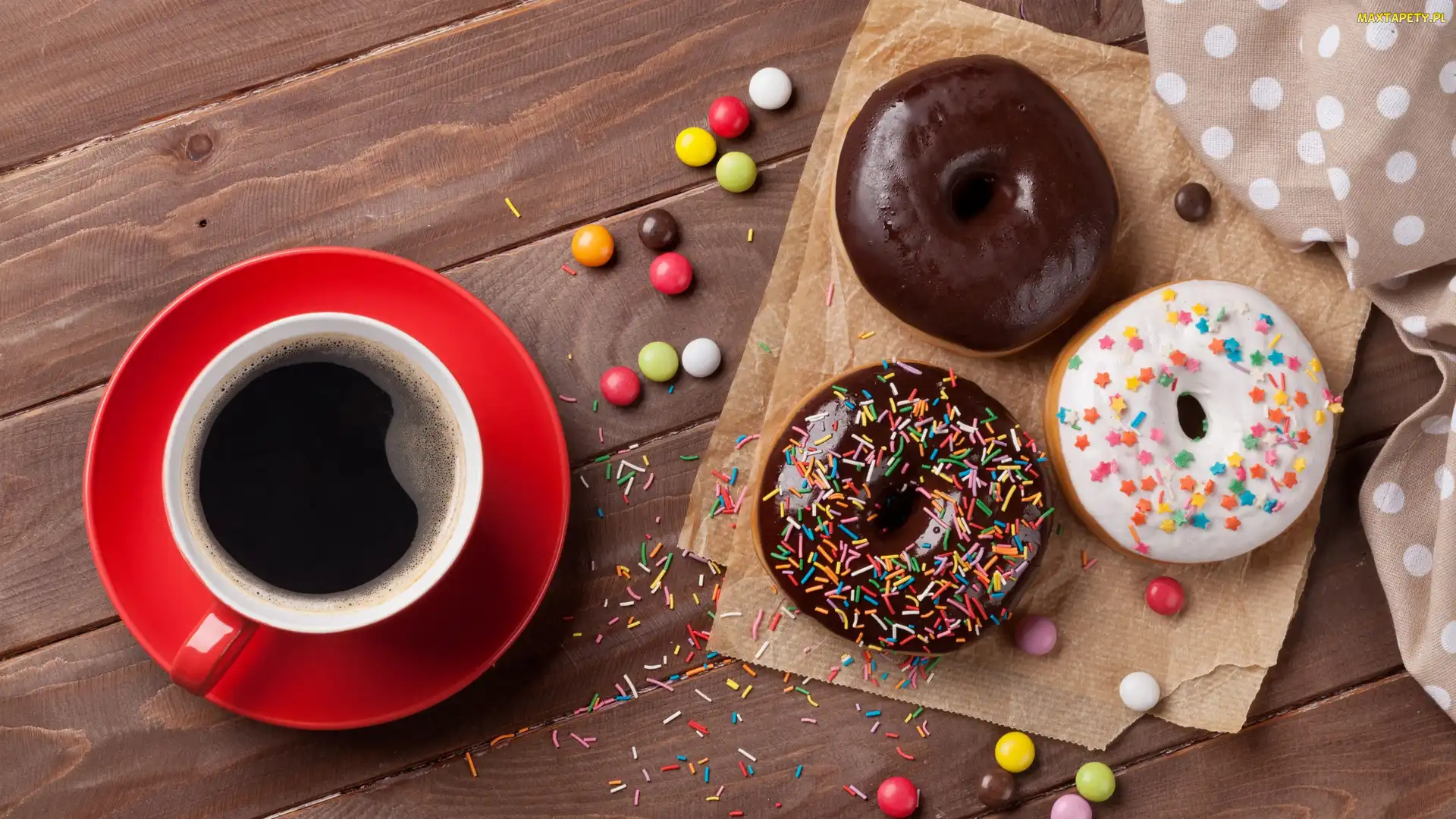 Ściereczka, Papier, Deski, Cukierki, Filiżanka, Czerwona, Trzy, Pączki, Kawa, Donuty