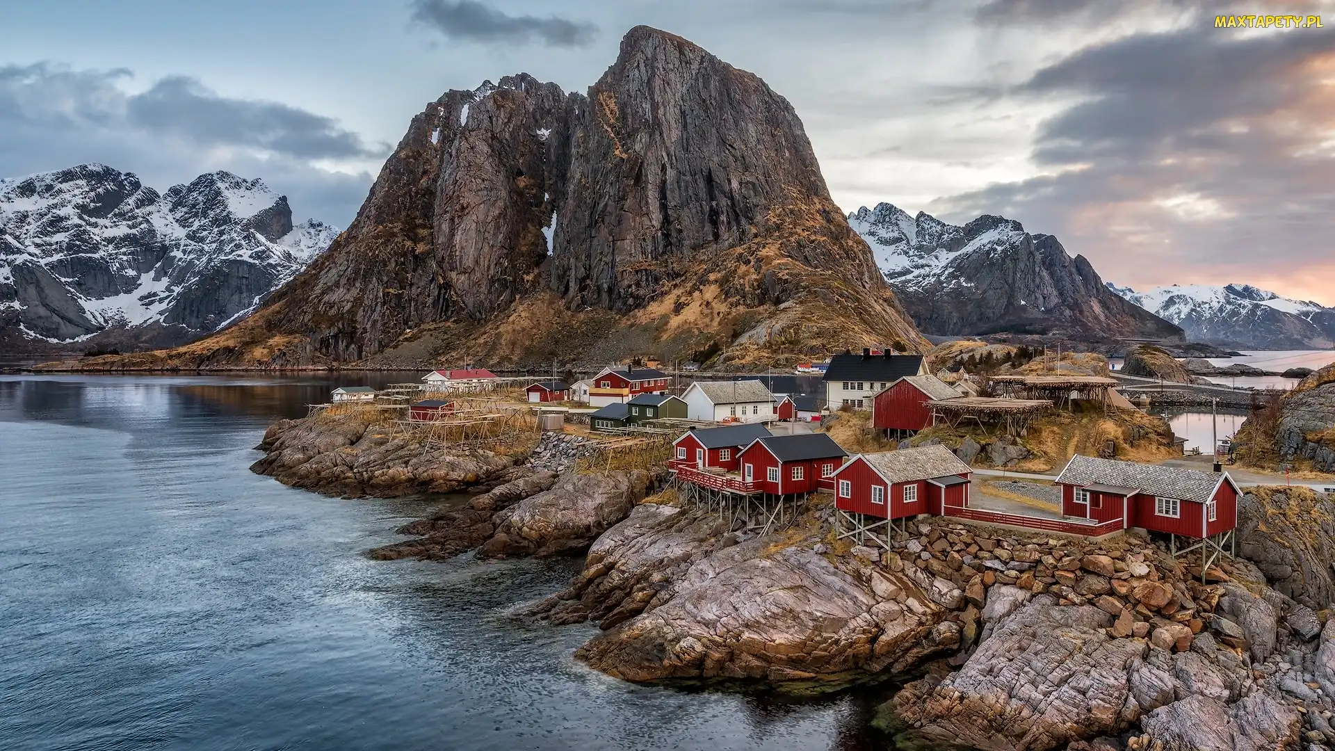 Lofoty, Góry, Wyspa Moskenesøya, Wioska Reine, Norwegia
