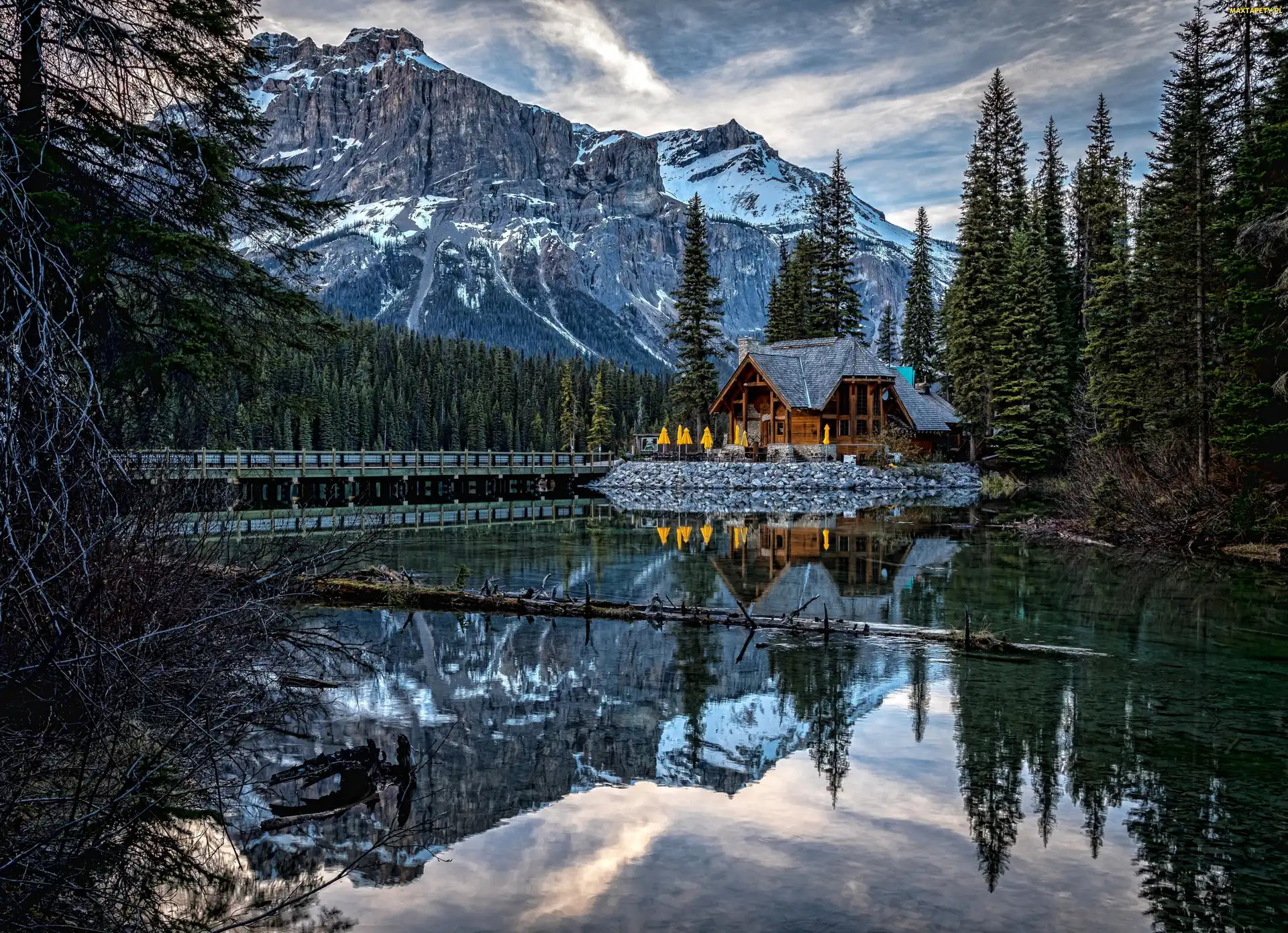 Park Narodowy Yoho, Dom, Kanada, Góry, Mostek, Jezioro Emerald Lake, Chmury, Las