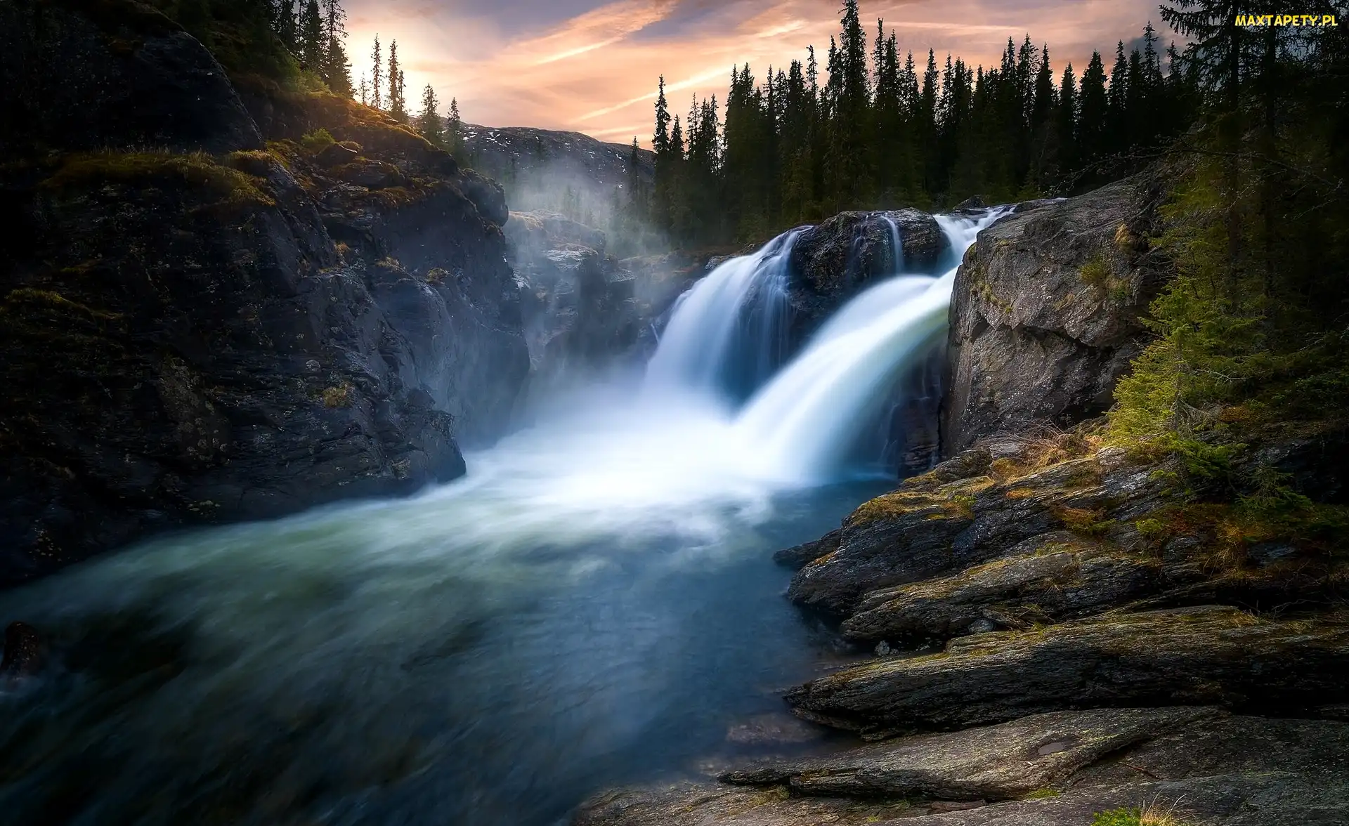 Norwegia, Drzewa, Wodospad Rjukandefossen, Skały, Gmina Hemsedal
