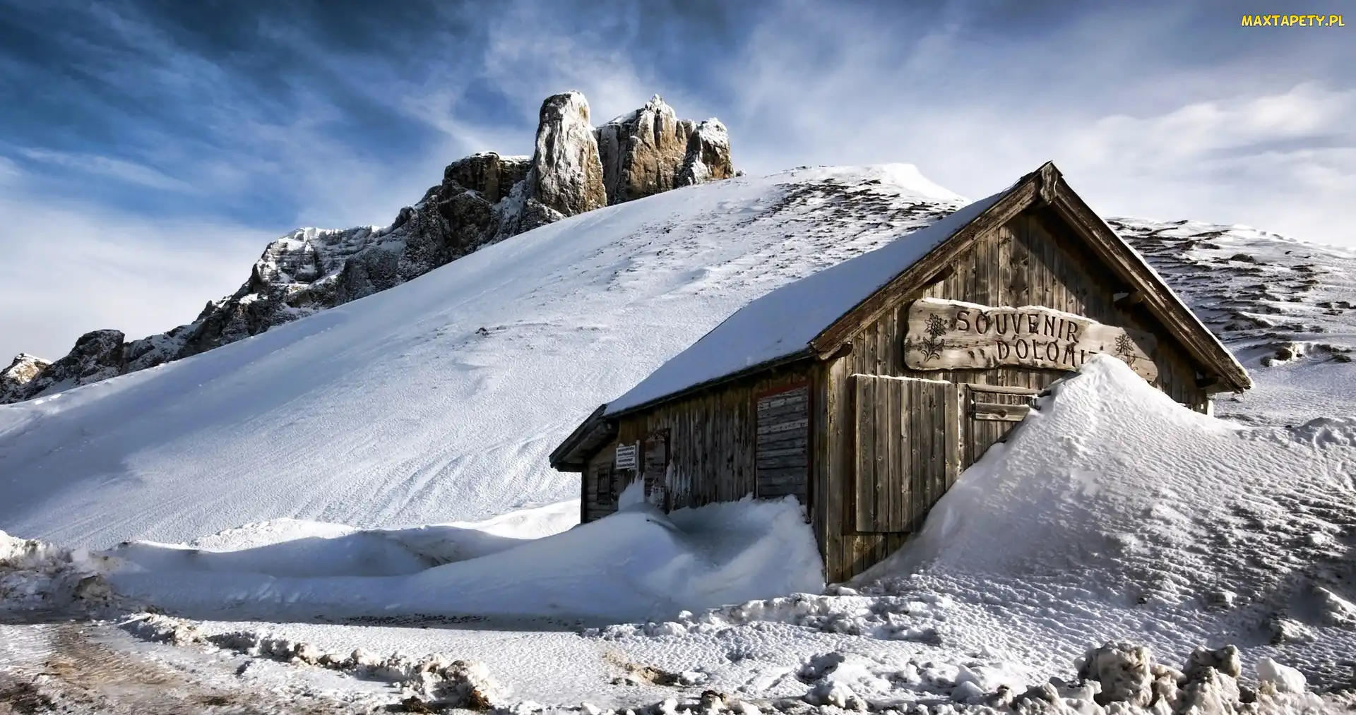 Dolomity, Sklepik pamiątkarski Souvenir Dolomiti, Przełęcz Sella Pass, Region Trydent-Górna Adyga, Włochy
