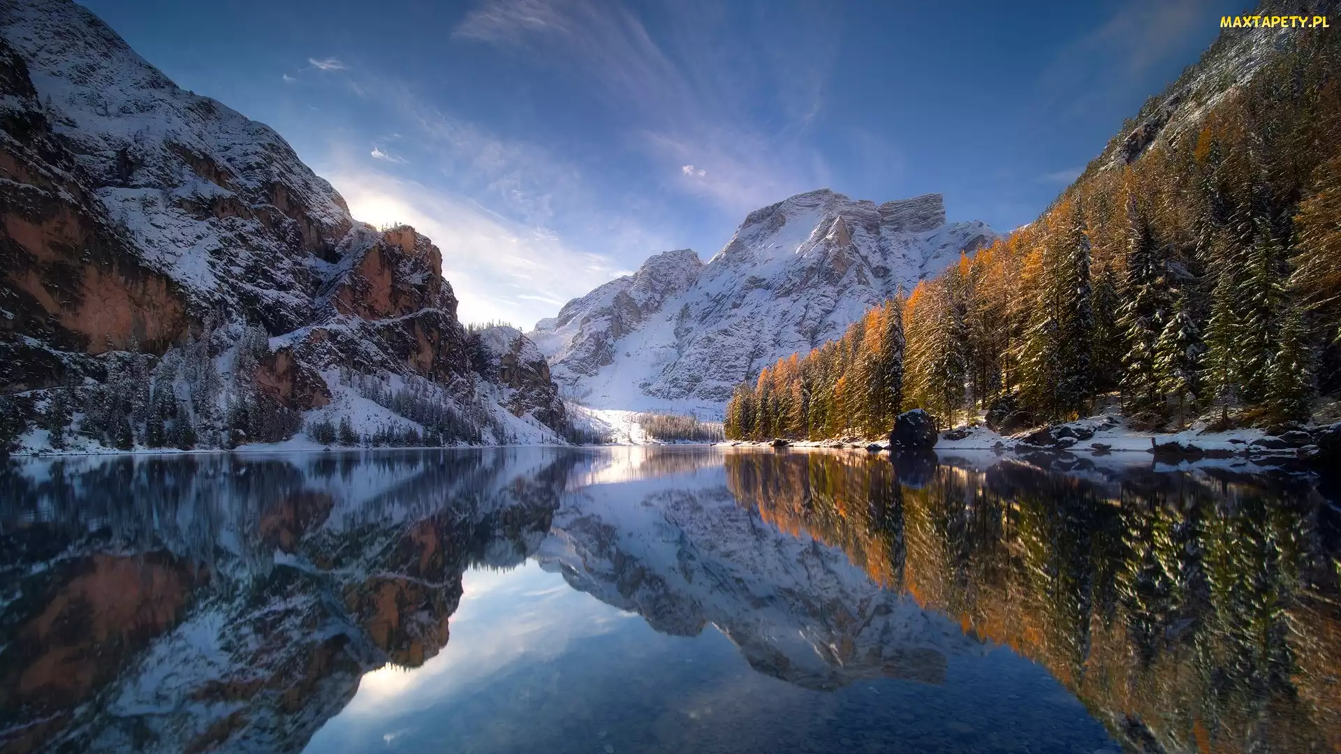 Zima, Drzewa, Jezioro Pragser Wildsee, Włochy, Góry Dolomity, Odbicie