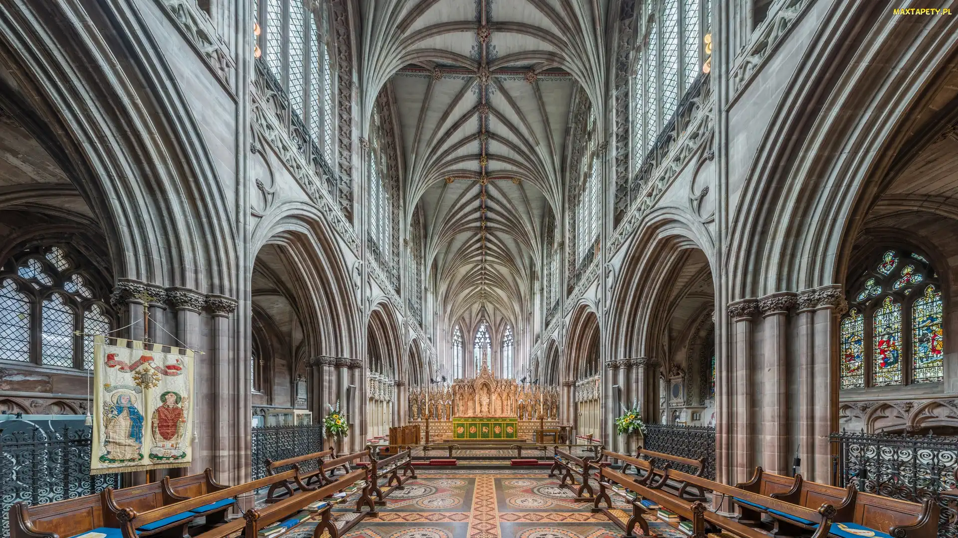 Hrabstwo Staffordshire, Anglia, Ławki, Katedra w Lichfield, Kościół katedralny Najświętszej Maryi Panny i świętego Chada, Ołtarz, Miasto Lichfield