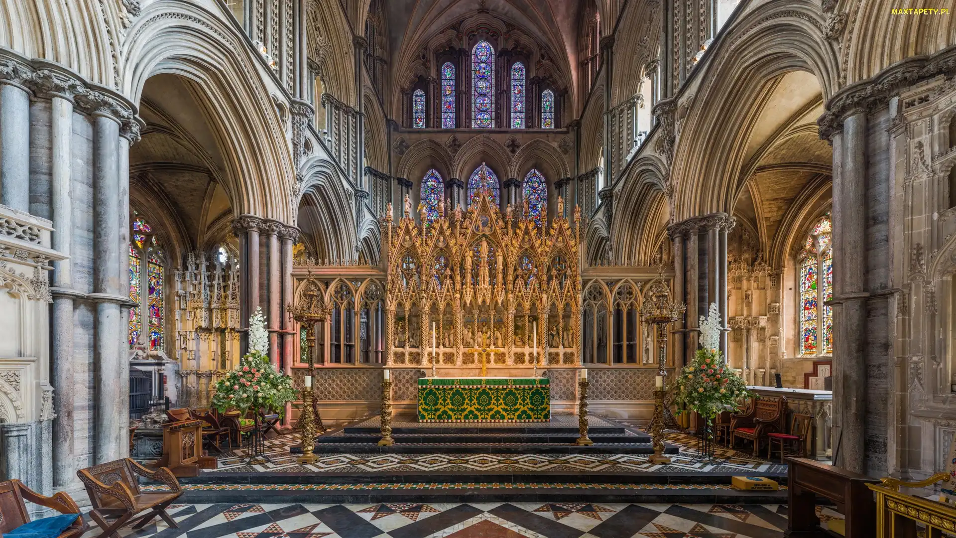 Hrabstwo Cambridgeshire, Kościół Katedralny Świętej i Niepodzielnej Trójcy w Ely, Anglia, Katedra w Ely, Kwiaty, Miasto Ely, Świece, Ołtarz