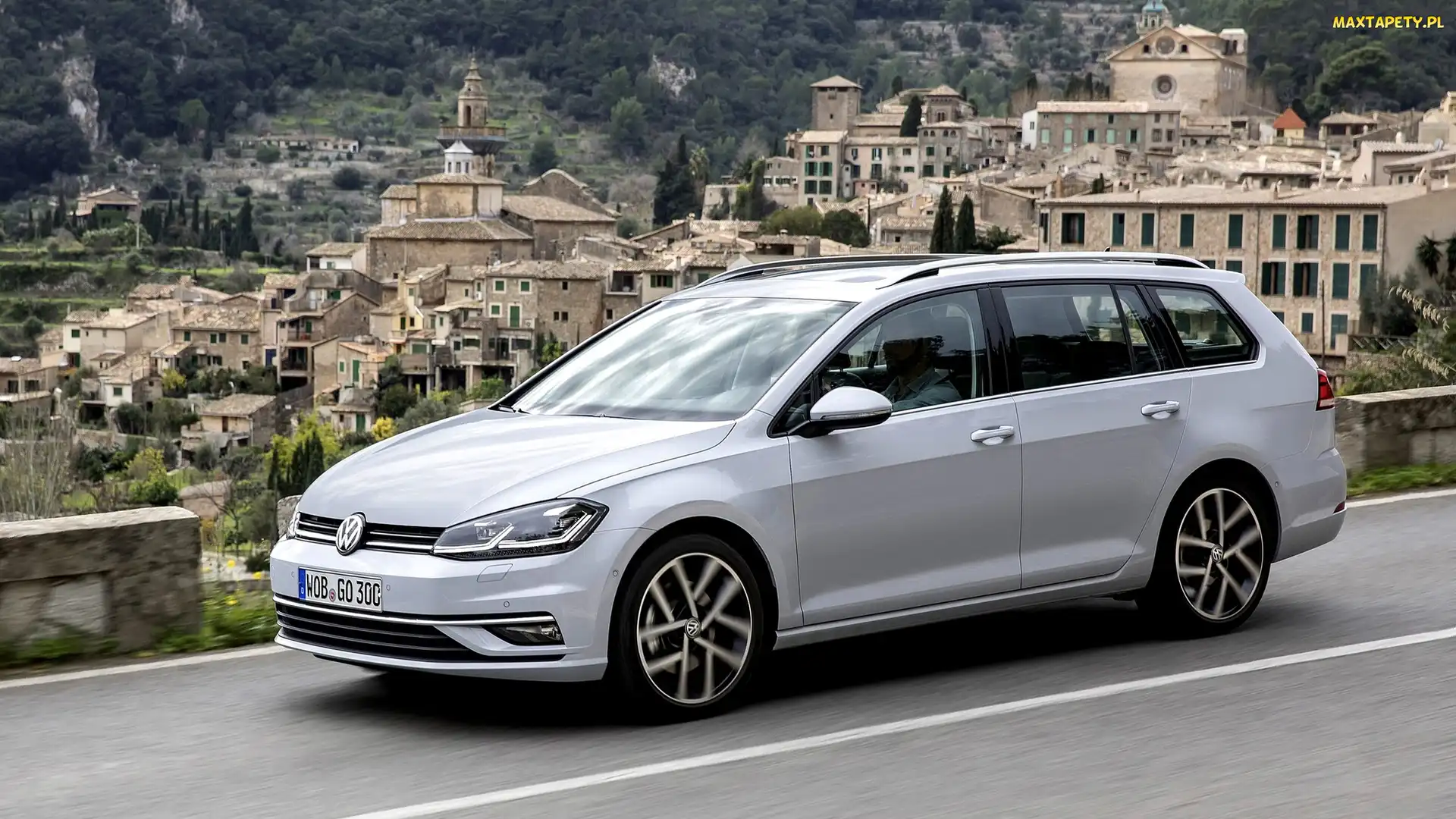 Volkswagen Golf 7, Budynki, 2017, Variant, Srebrny
