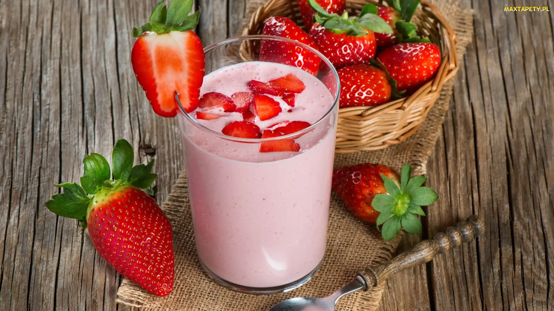 Truskawki, Łyżka, Koszyk, Szklanka, Jogurt
