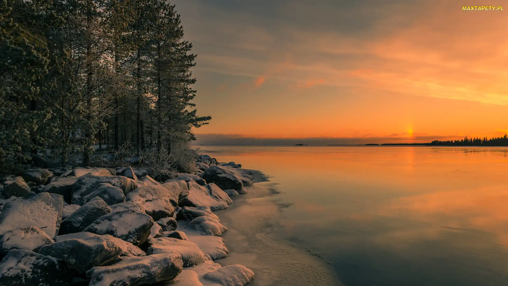 Gmina Vaala, Jezioro Oulujarvi, Drzewa, Zima, Zachód słońca, Kamienie, Finlandia