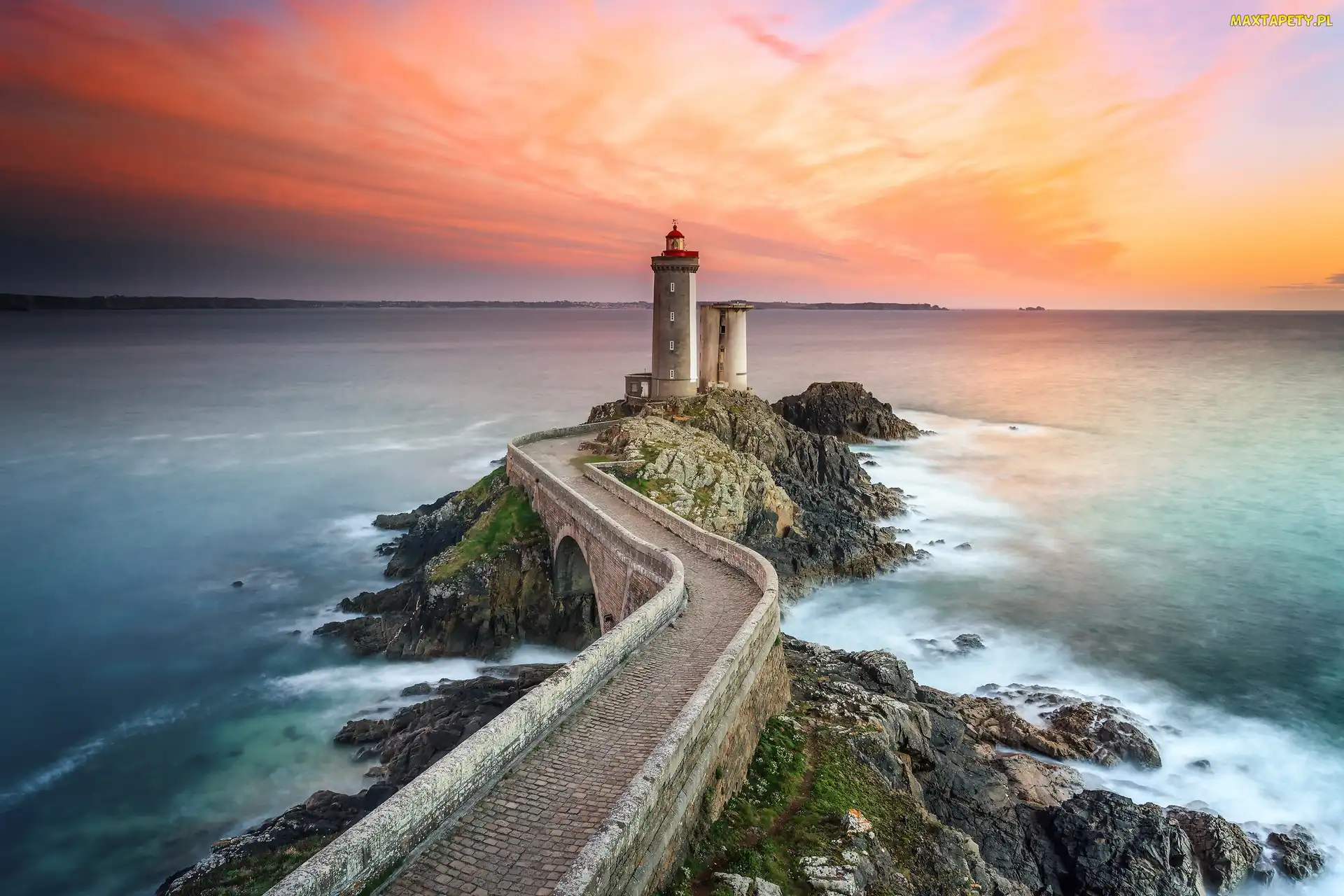 Latarnia morska Phare du Petit Minou, Skały, Kamienny, Zachód słońca, Most, Morze, Gmina Plouzane, Bretania, Francja