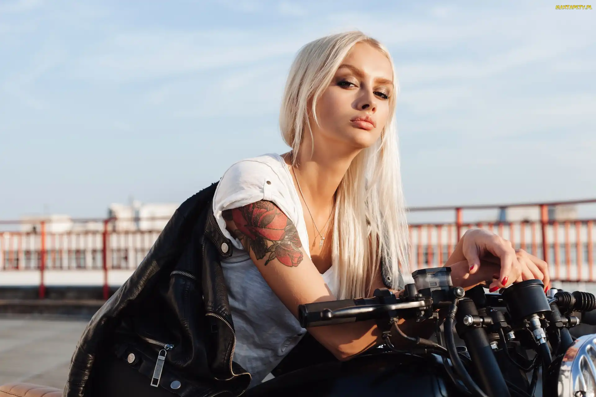 Motocykl, Tatuaż, Dziewczyna, Blondynka