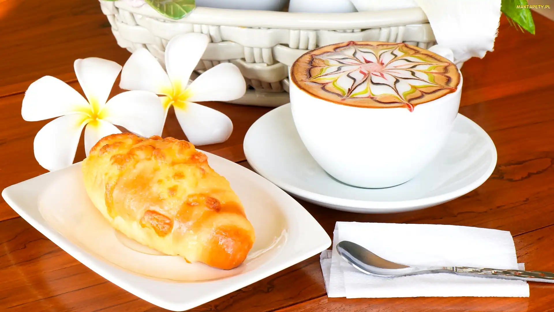 Plumerie, Łyżeczka, Talerzyk, Kwiaty, Filiżanka, Cappuccino, Pianka, Rogalik, Kawa, Croissant