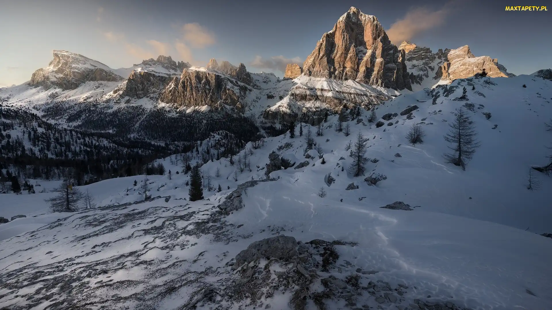 Góry, Zima, Gmina Cortina d’Ampezzo, Drzewa, Góry Dolomity, Przełęcz Falzarego Pass, Włochy
