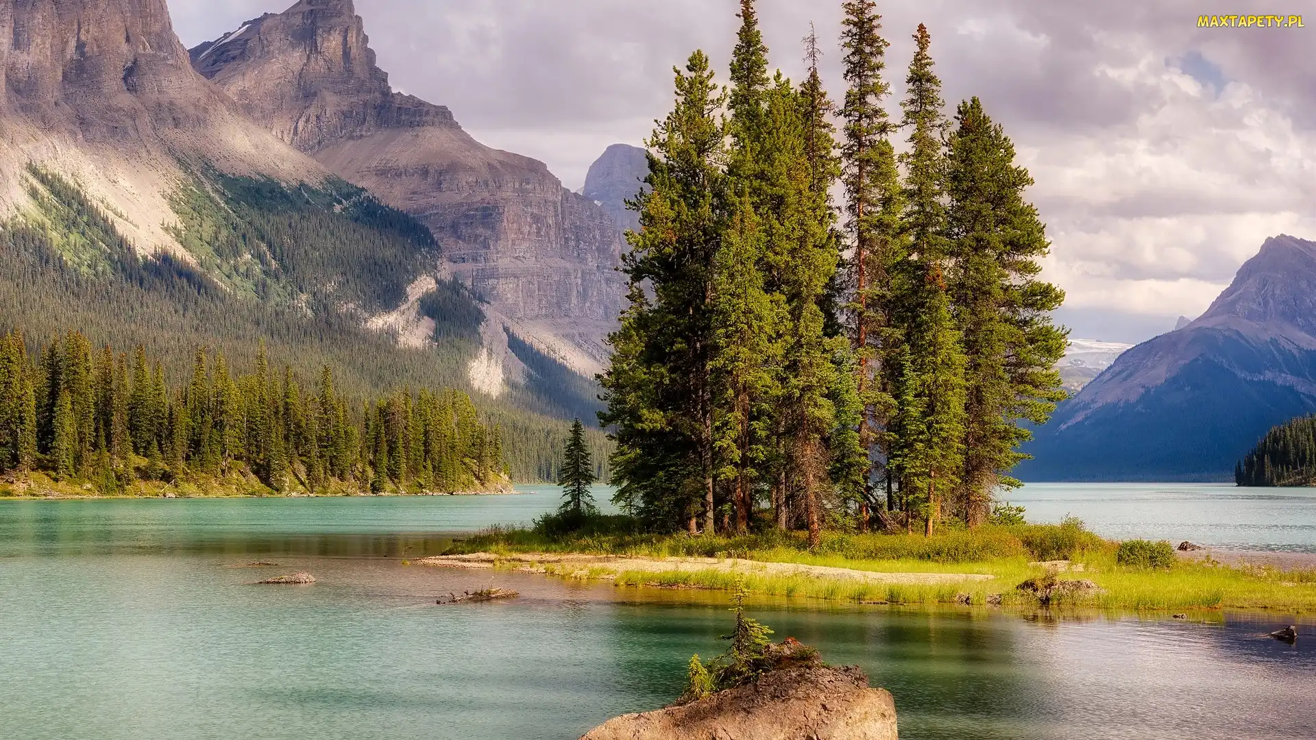 Góry, Kanada, Wyspa Spirit Island, Drzewa, Park Narodowy Jasper, Wyspa Ducha, Jezioro Maligne