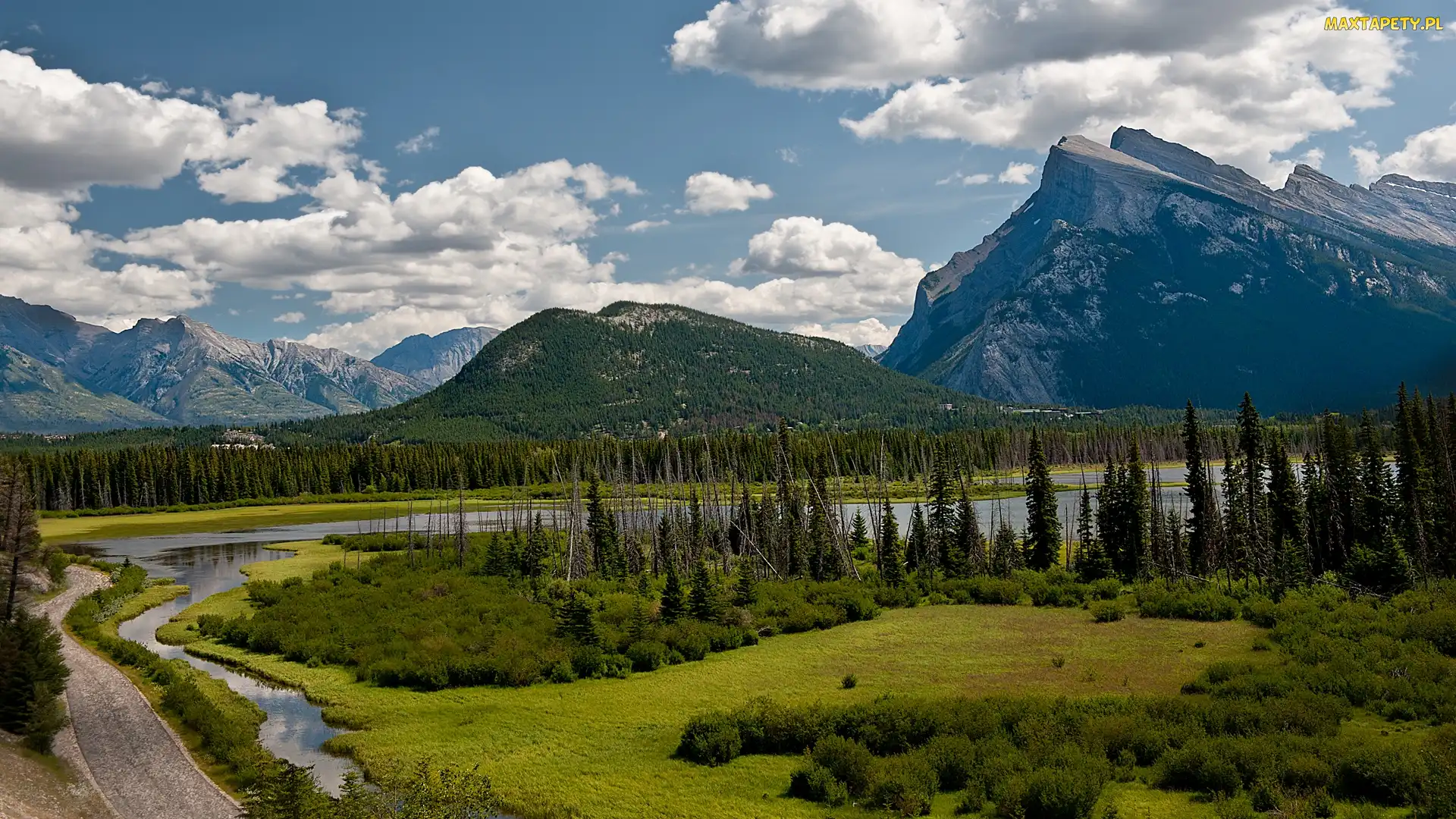 Góra Mount Rundle, Las, Park Narodowy Banff, Kanada, Góry, Jezioro Vermilion, Chmury, Drzewa