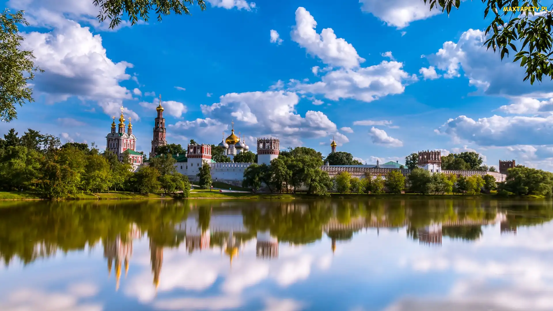 Moskwa, Muzeum, Rosja, Monaster Nowodziewiczy w Moskwie, Drzewa, Klasztor, Chmury, Rzeka Moskwa