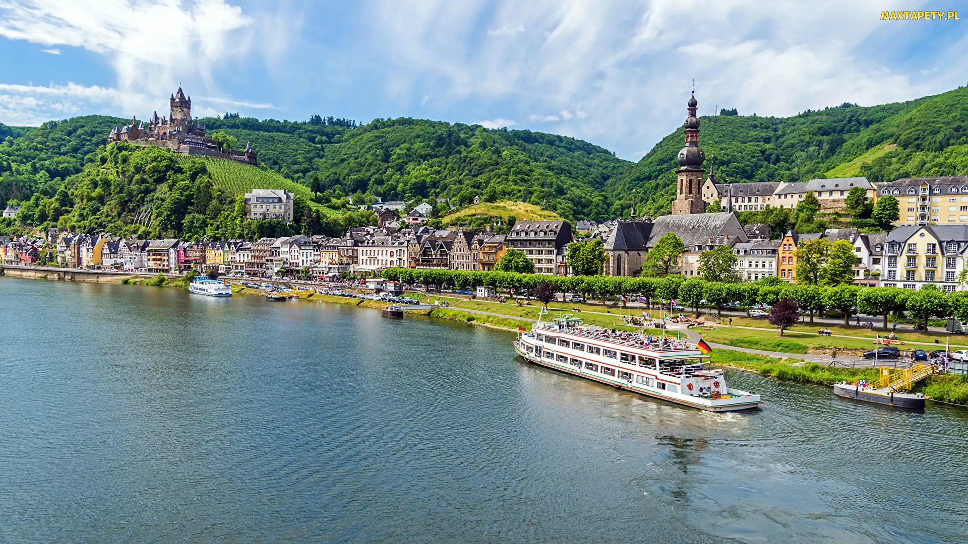 Wzgórza, Miasto Cochem, Rzeka Mozela, Kościół, Domy, Zamek Reichsburg, Statek, Niemcy