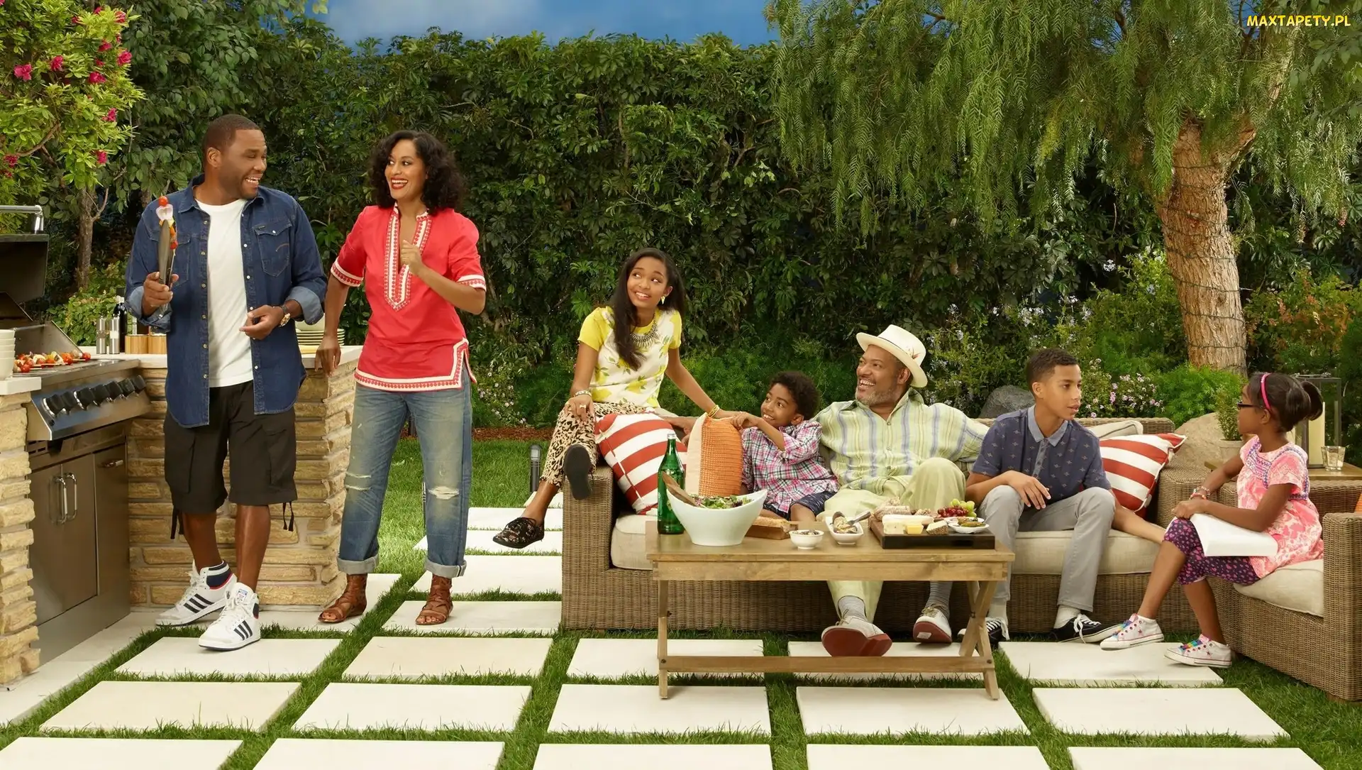 Black-is, Jenifer Lewis, Czarno to widzę, Serial, Spotkanie, Grill, Laurence Fishburne, Rodzinne, Anthony Anderson