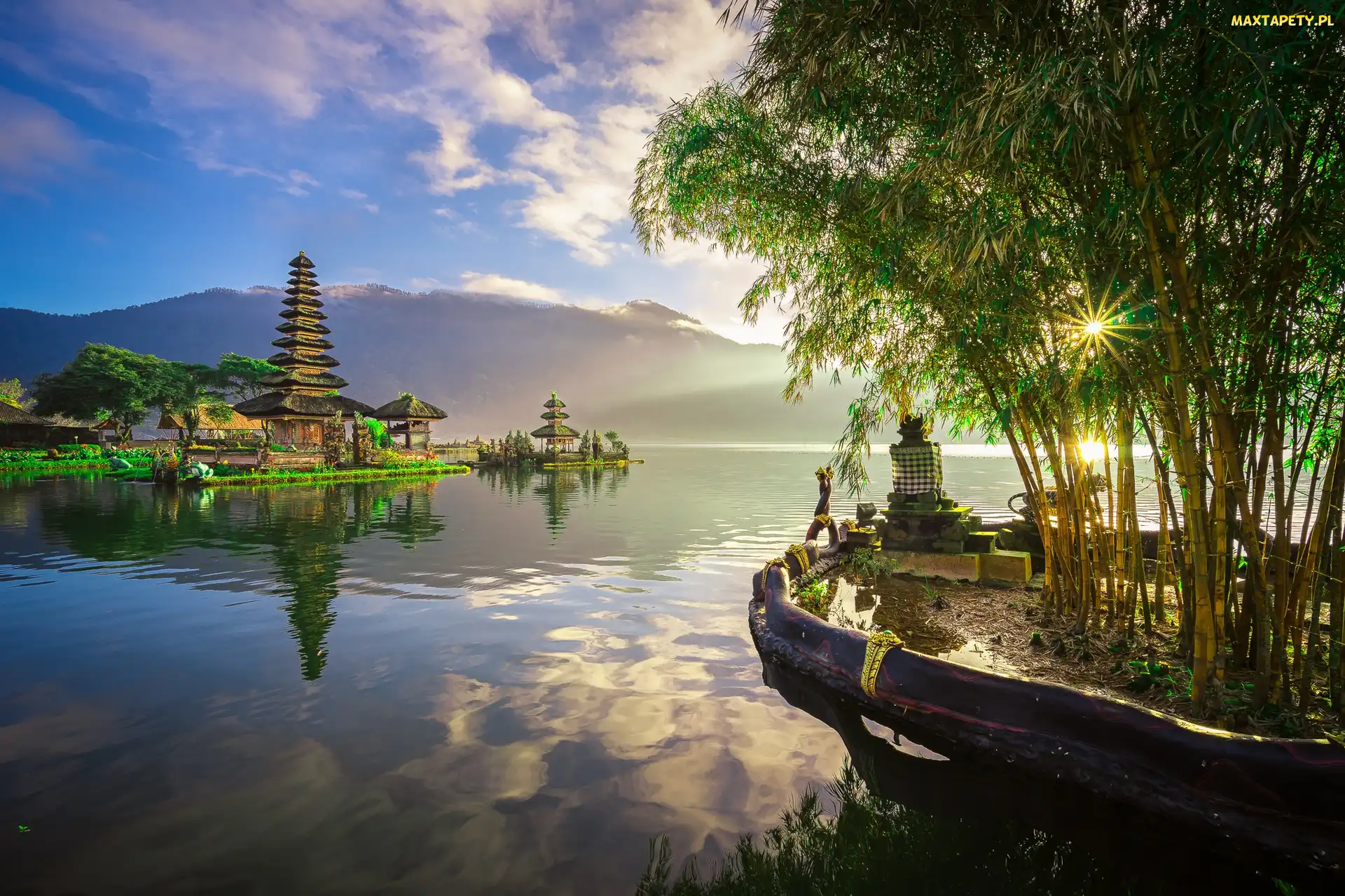Świątynia Pura Ulun Danu Bratan, Drzewa, Kwiaty, Wschód słońca, Kanna, Góry, Jezioro Bratan, Wyspa Bali, Indonezja