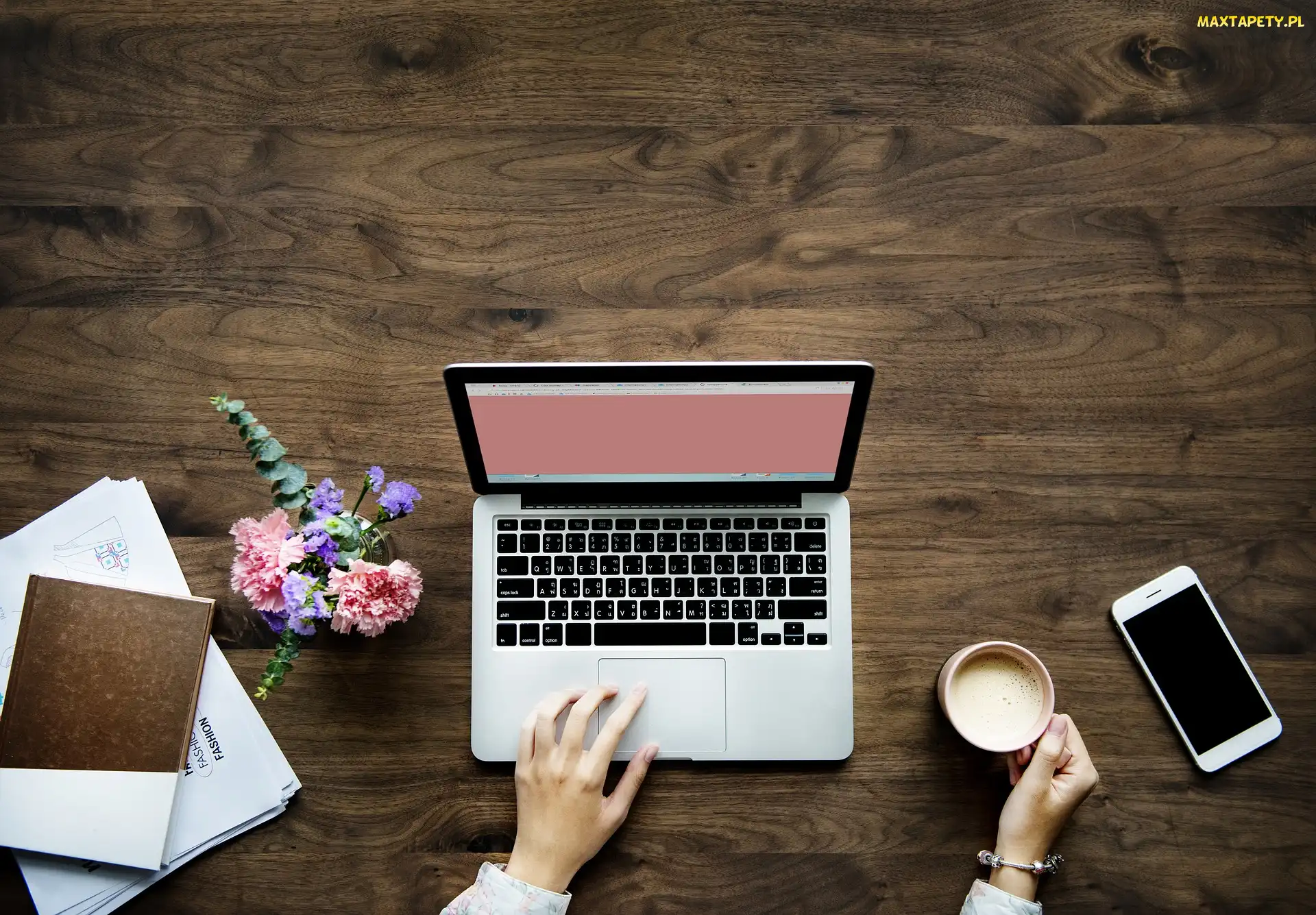 Laptop, Komórka, Bukiecik, Kawa, Dłonie, Dokumenty
