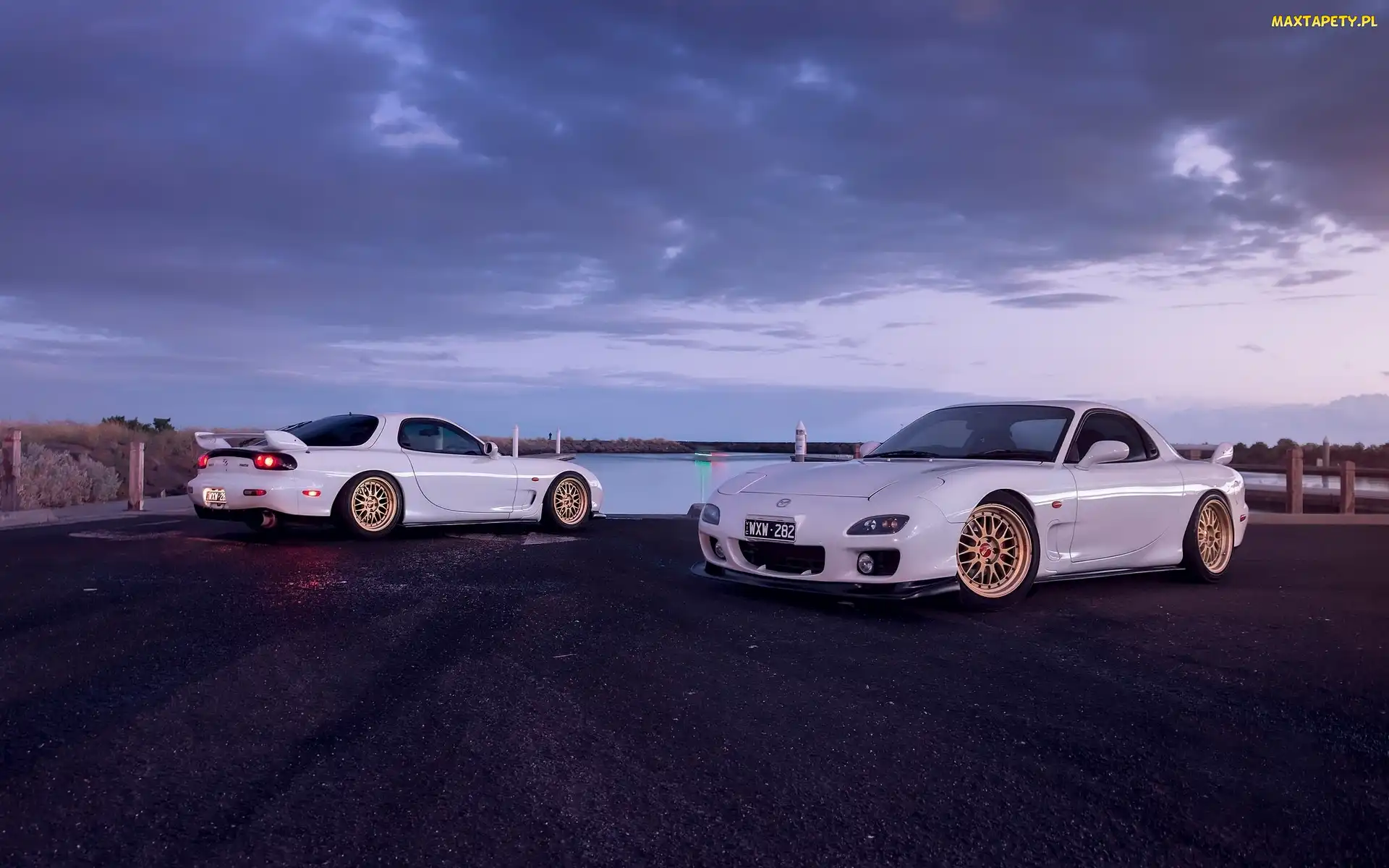 Dwa, Mazda RX-7 FD, Samochody