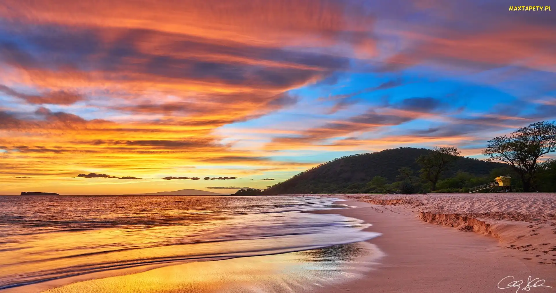 Wyspa Maui, Wzgórza, Hawaje, Morze, Zachód słońca, Plaża Makena Beach, Chmury, Drzewa