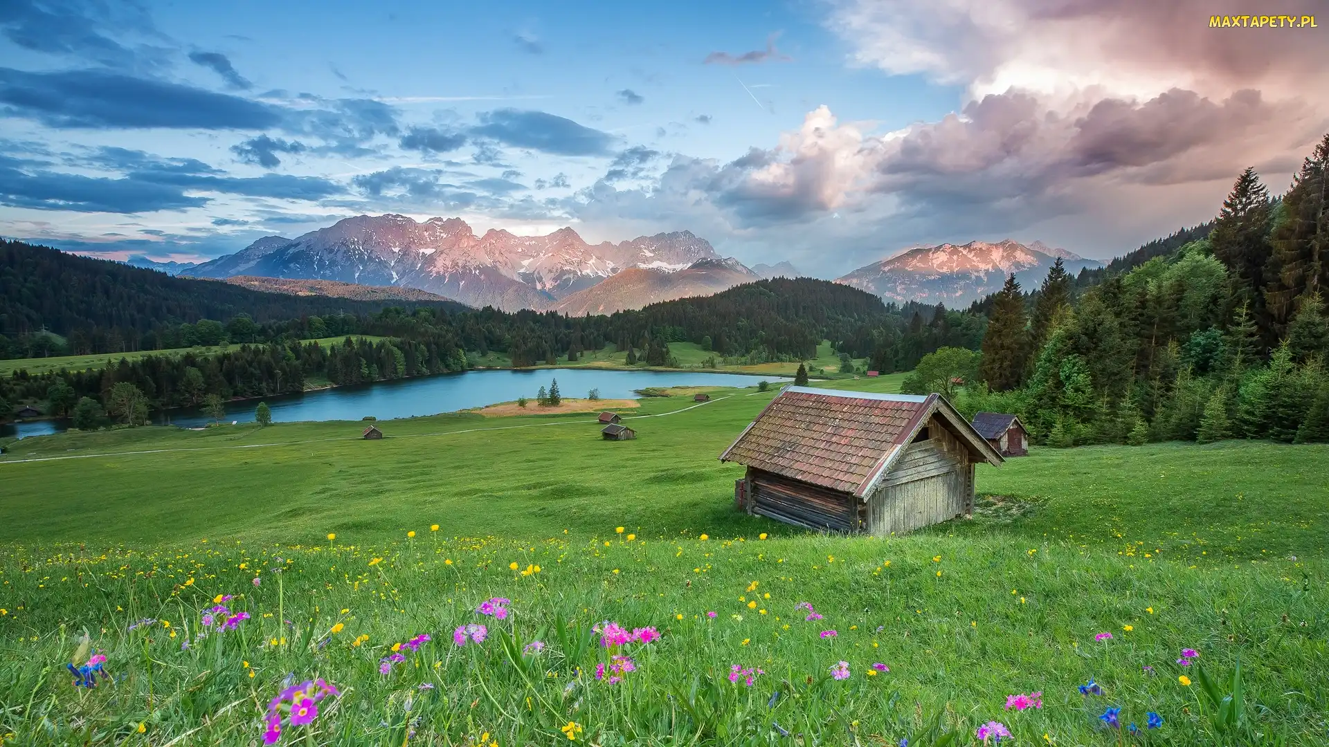 Jezioro Geroldsee, Domek, Drzewa, Chmury, Łąka, Góry, Miejscowość Krun, Bawaria, Niemcy