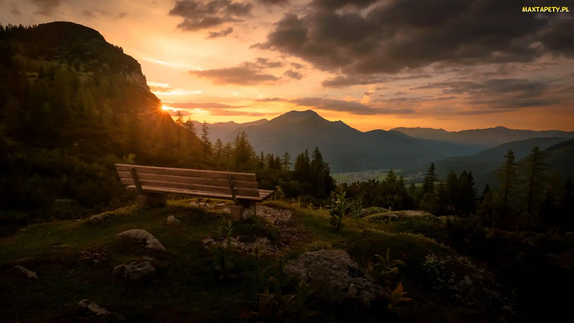 Tyrol, Ławka, Austria, Góry Alpy, Zachód słońca, Powiat Reutte, Chmury, Drzewa