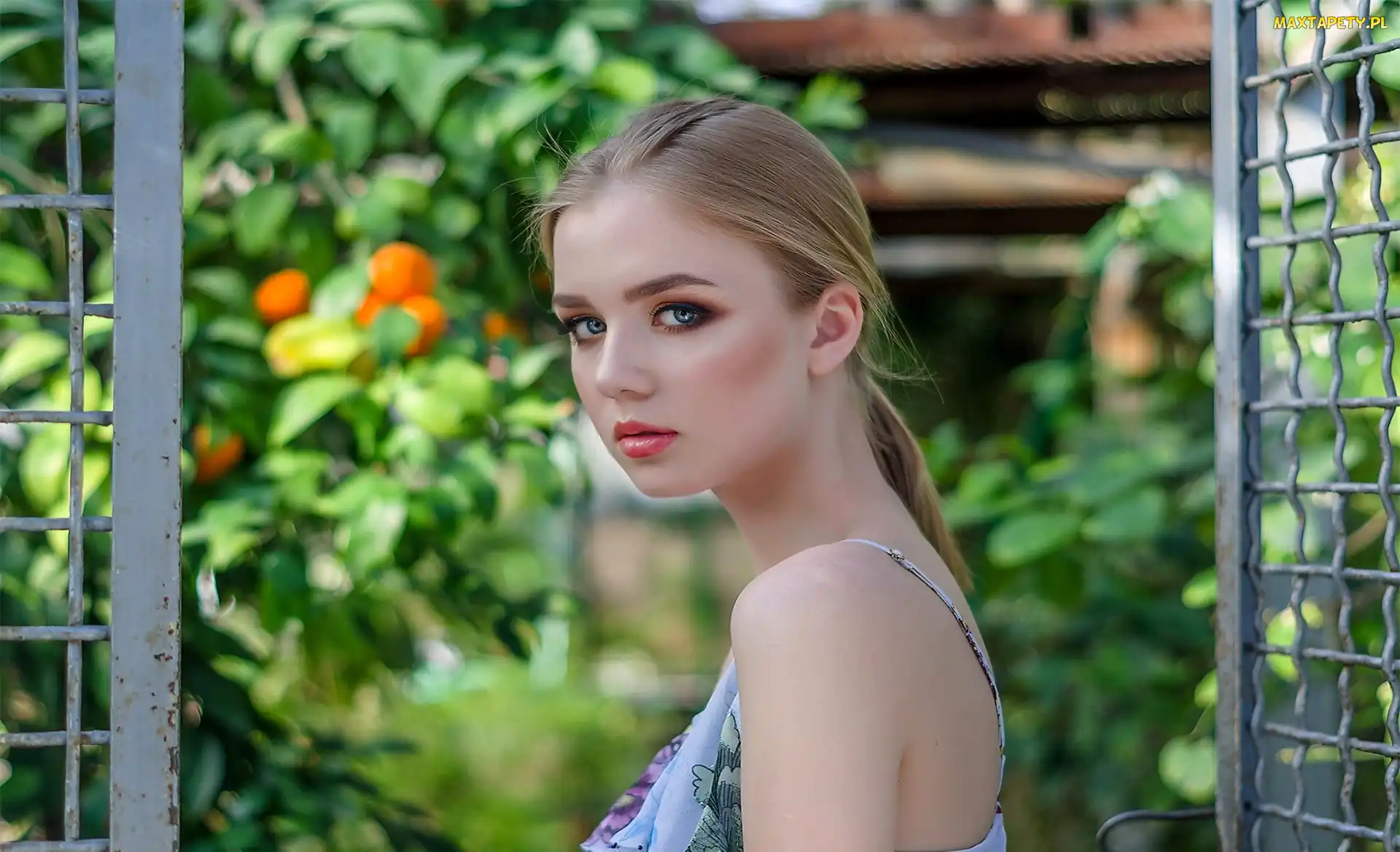 Kraty, Brama, Kobieta, Blondynka