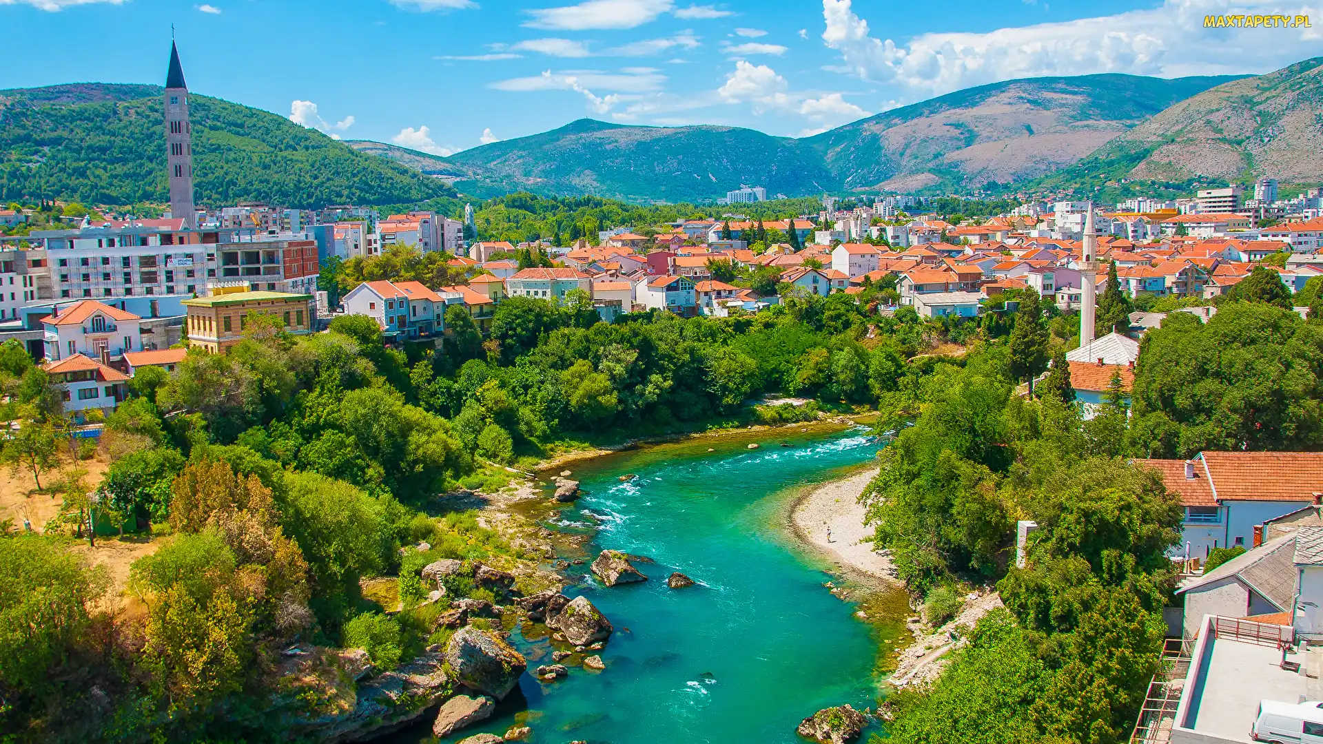 Miasto Mostar, Drzewa, Góry, Rzeka Neretwa, Bośnia i Hercegowina