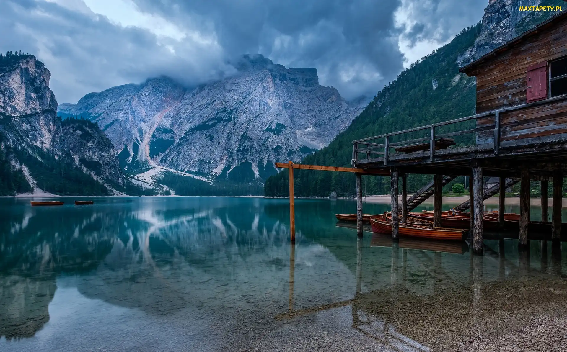 Południowy Tyrol, Drewniany, Włochy, Góry Dolomity, Łódki, Jezioro Pragser Wildsee, Drzewa, Dom