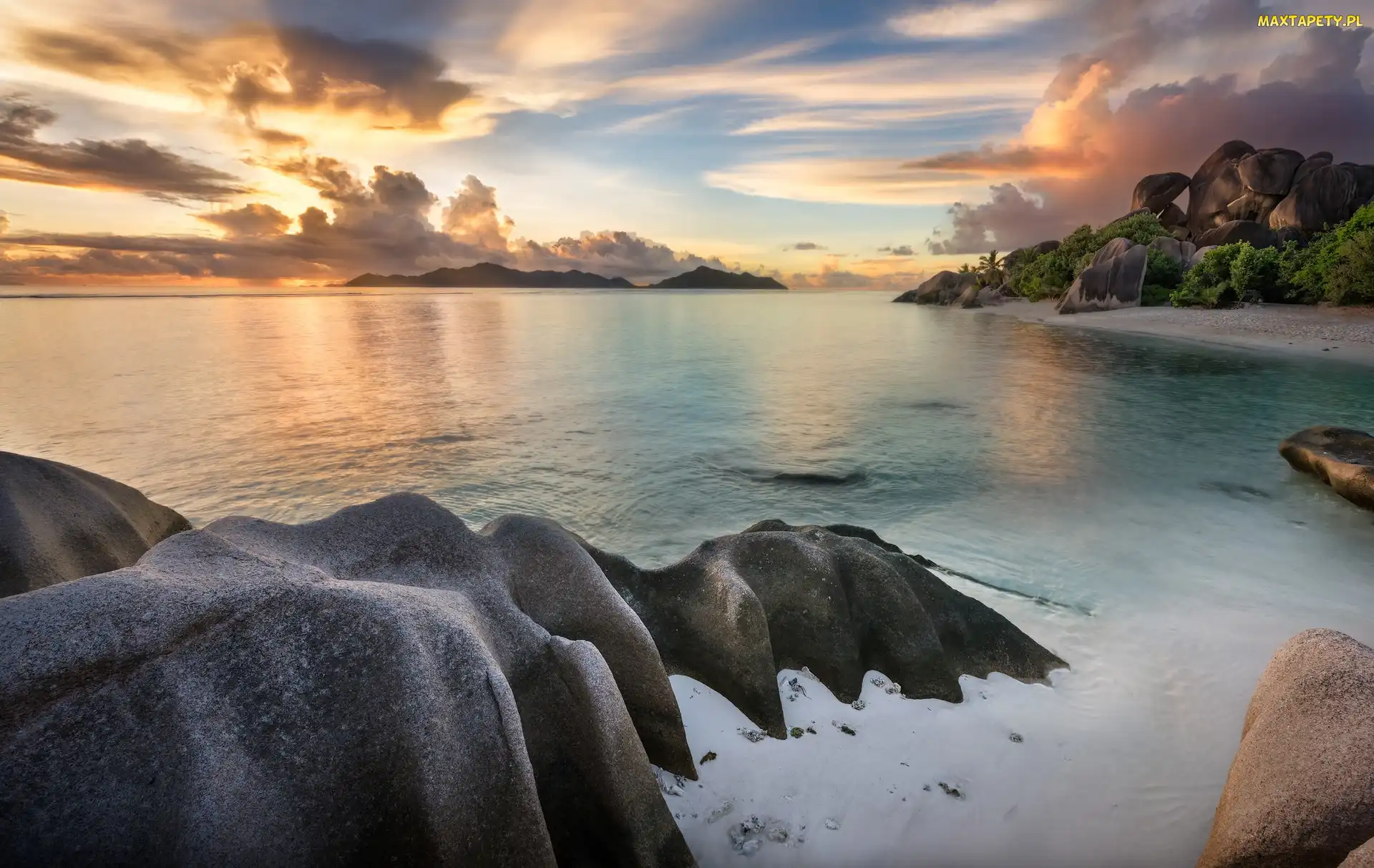 Zachód słońca, Roślinność, Kamienie, Chmury, Wyspa La Digue, Plaża Anse Source D Argent, Seszele, Brzeg, Morze, Skały