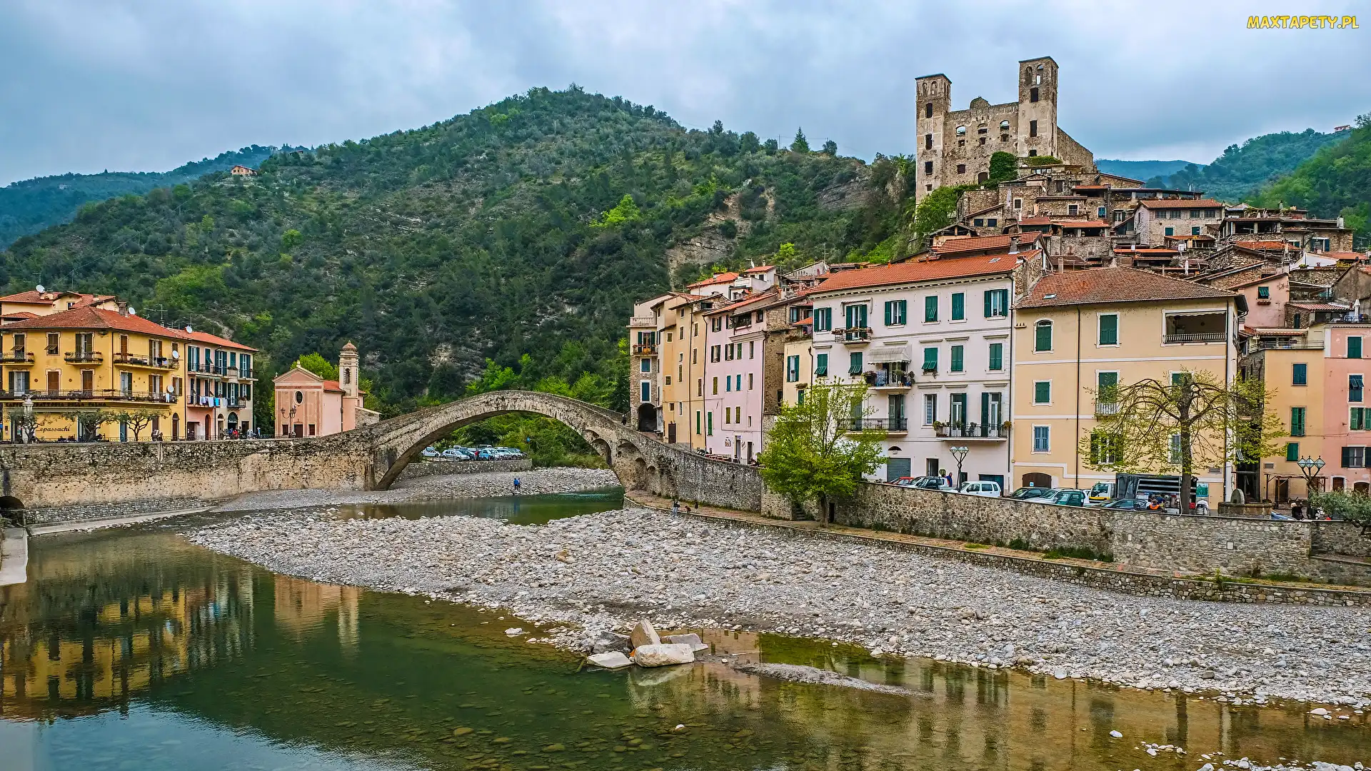 Włochy, Góry, Kamienie, Drzewa, Most, Rzeka Nervia, Liguria, Miejscowość Dolceacqua, Domy