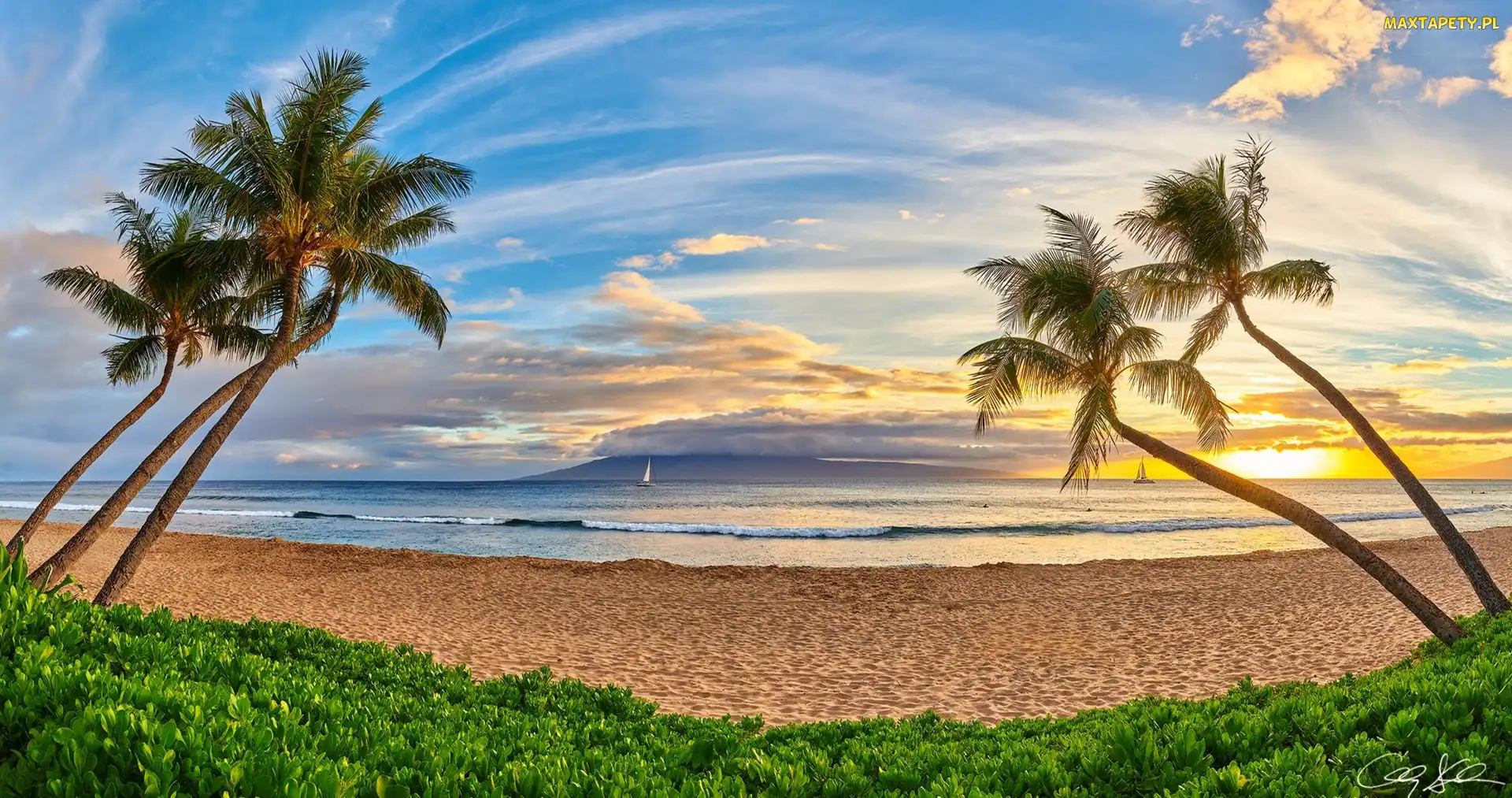 Wyspa Maui, Roślinność, Hawaje, Palmy, Chmury, Plaża Kaanapali Beach, Żaglówki, Wschód słońca