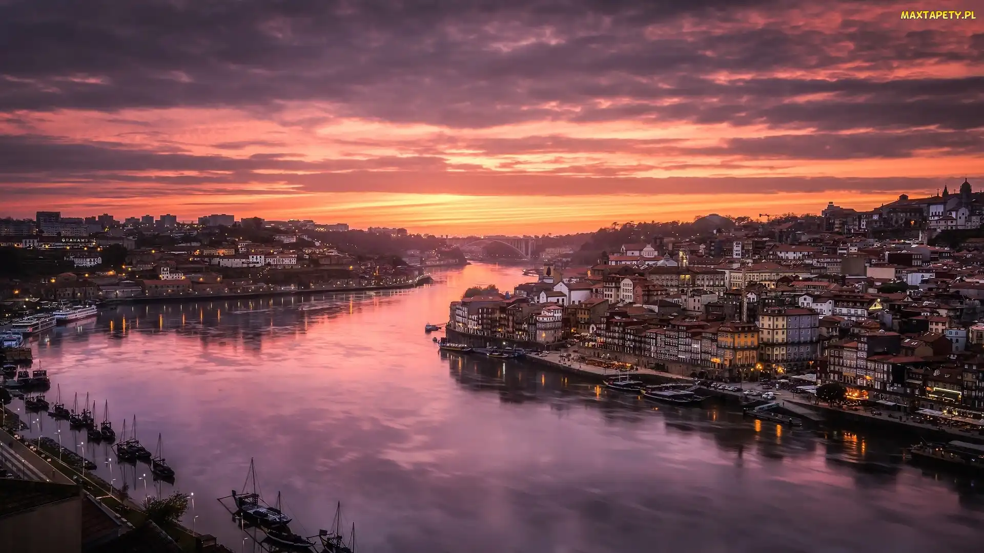 Miasto Porto, Wschód słońca, Domy, Portugalia, Rzeka Duero