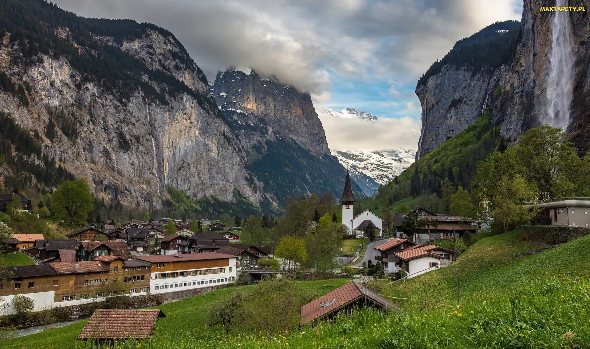 Domy, Miejscowość Lauterbrunnen, Kanton Berno, Szwajcaria, Góry