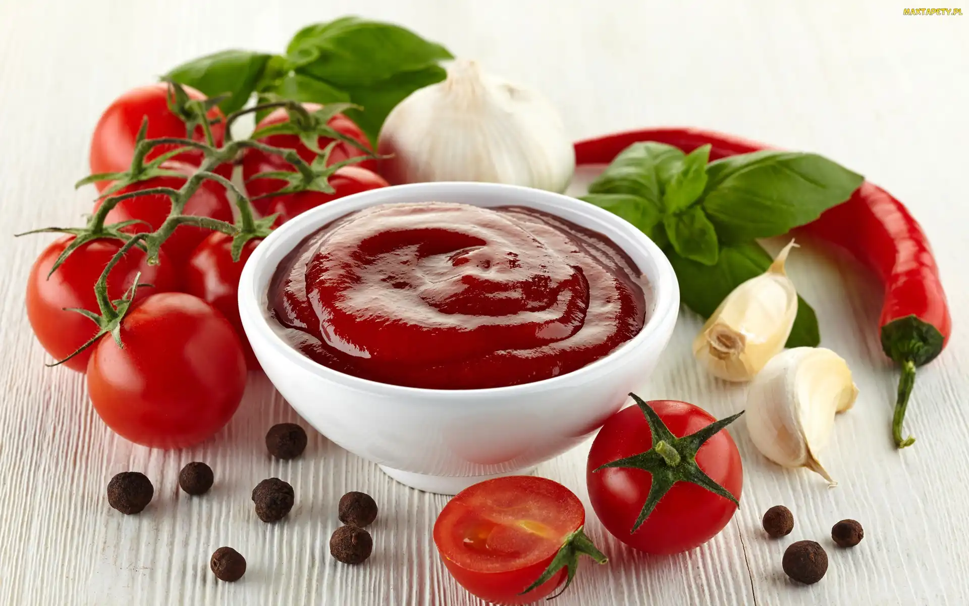 Czosnek, Keczup, Papryka chili, Pieprz, Pomidory