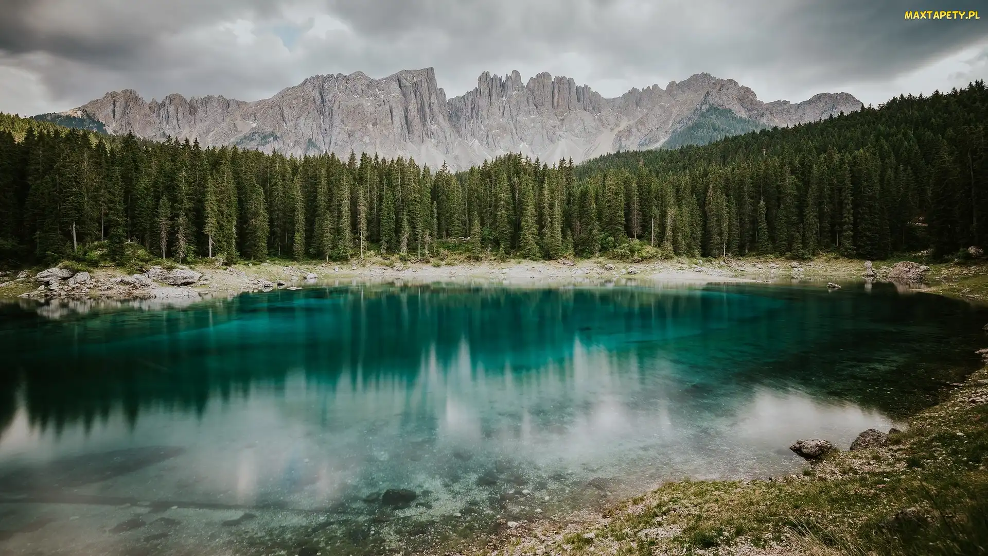 Miejscowość Welschnofen, Las, Góry Dolomity, Włochy, Drzewa, Jezioro Karersee, Góra Latemar