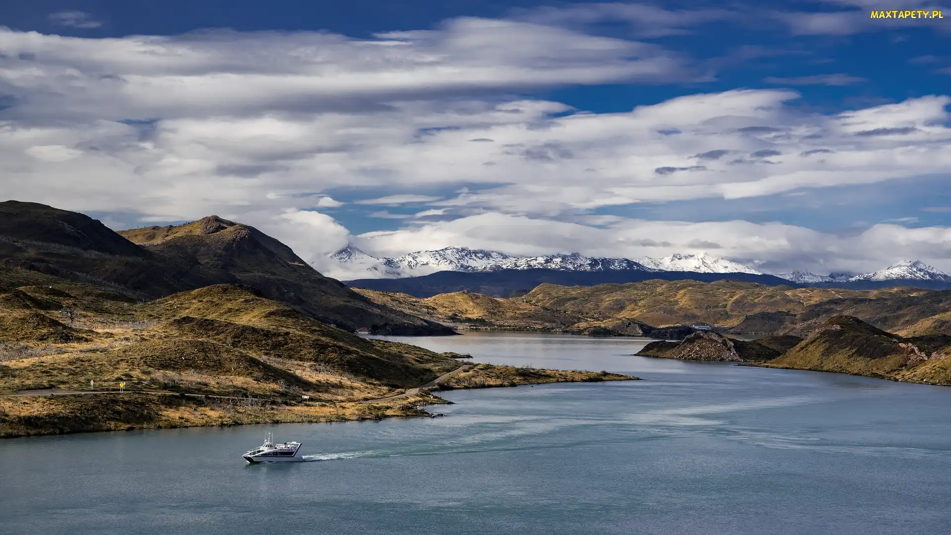 Jezioro Lake Pehoe, Chile, Park Narodowy Torres del Paine, Góry Cordillera del Paine, Jacht