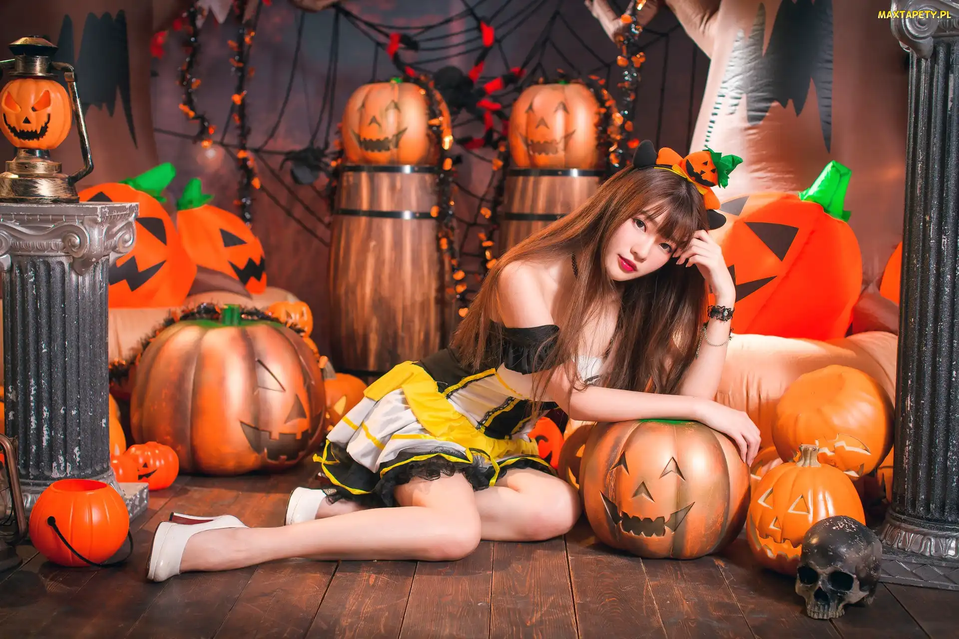 Azjatka, Czaszka, Dynie, Halloween, Dziewczyna