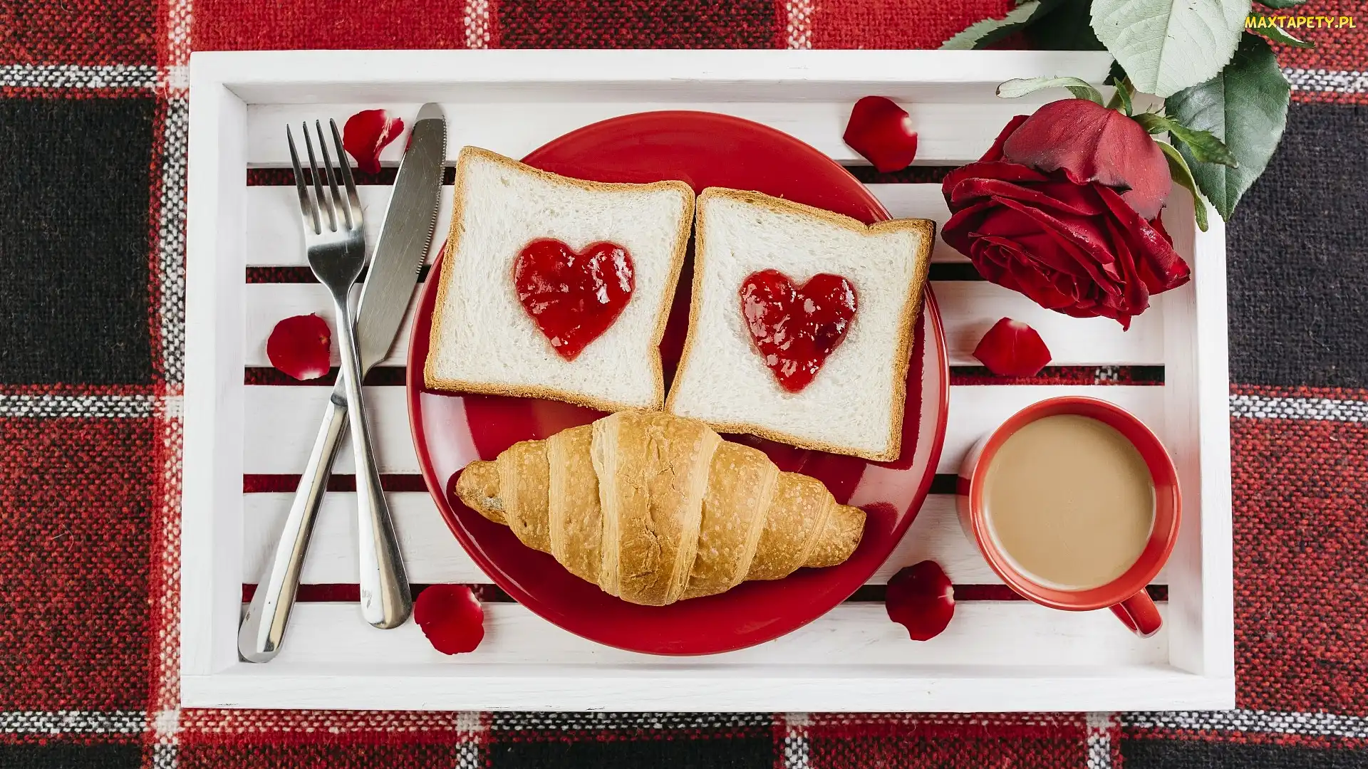 Śniadanie, Taca, Sztućce, Walentynki, Kawa, Croissant, Kanapki, Serce, Rogalik, Róża