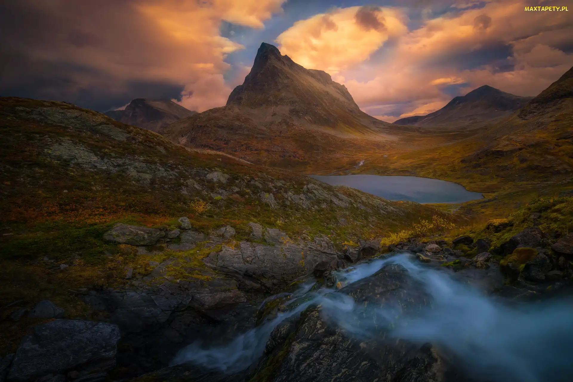 Norwegia, Dolina Romsdalen, Jezioro, Góry, Rzeka, Chmury